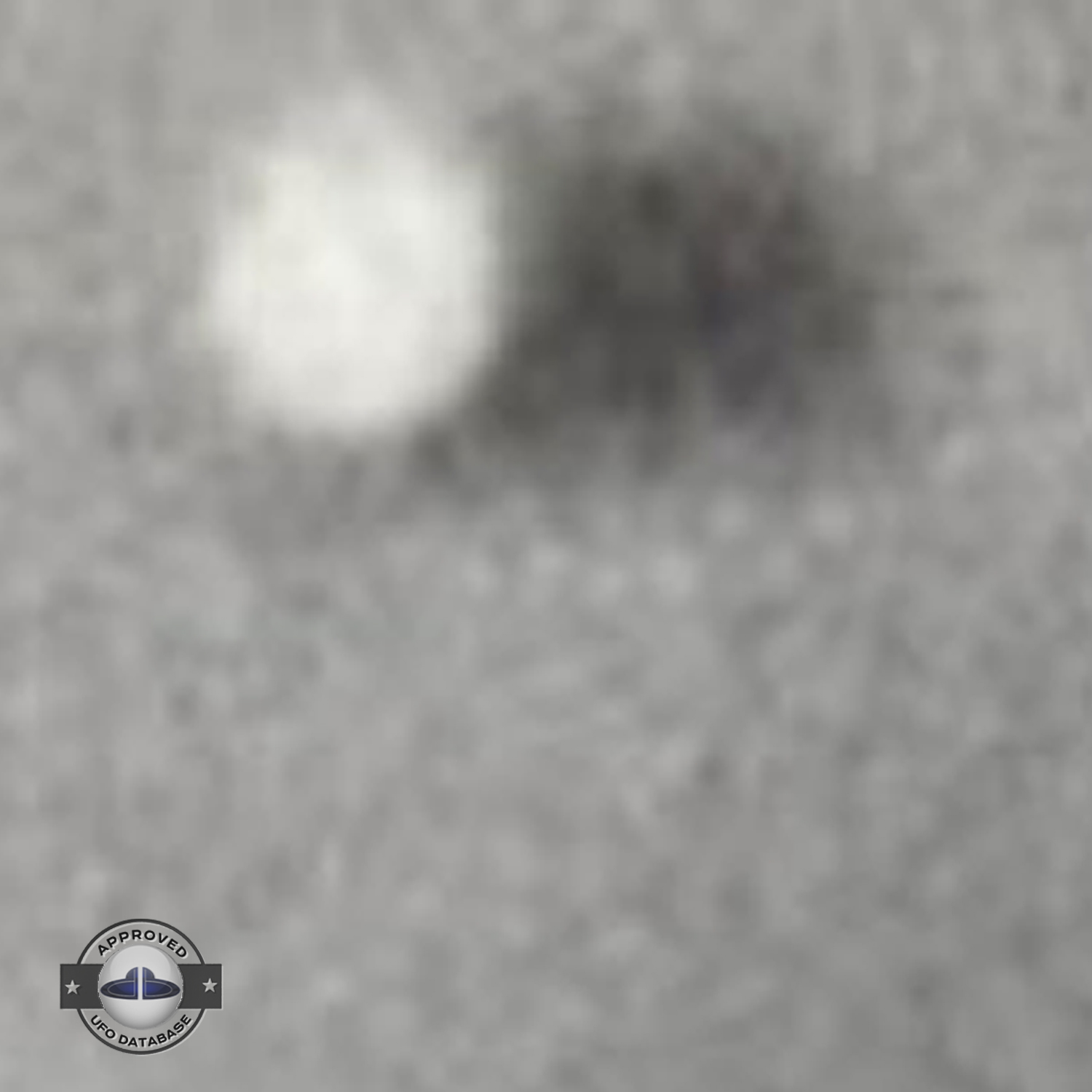 UFO is rotating on its own, by the blur aspect of the object | Japan UFO Picture #147-5