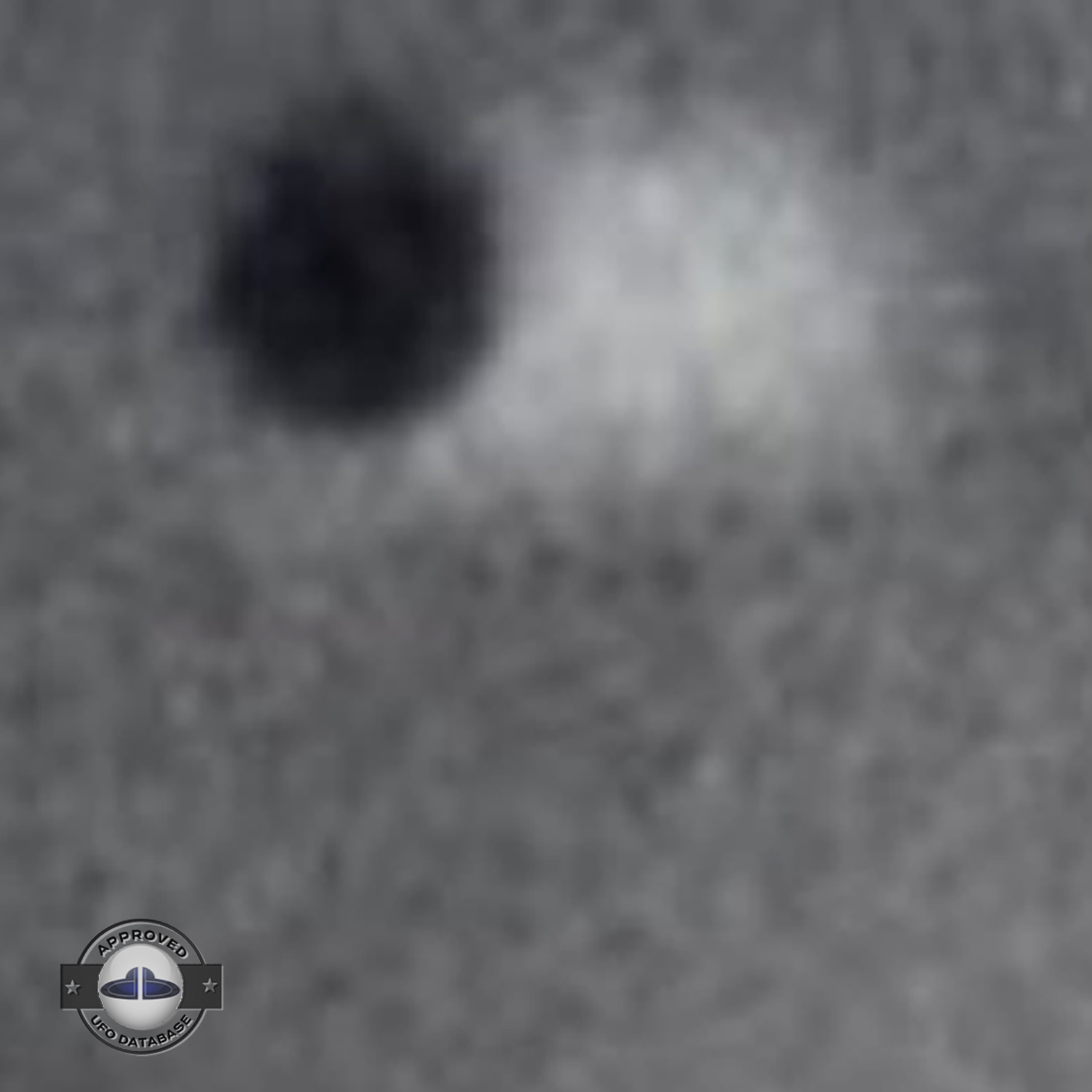UFO is rotating on its own, by the blur aspect of the object | Japan UFO Picture #147-6