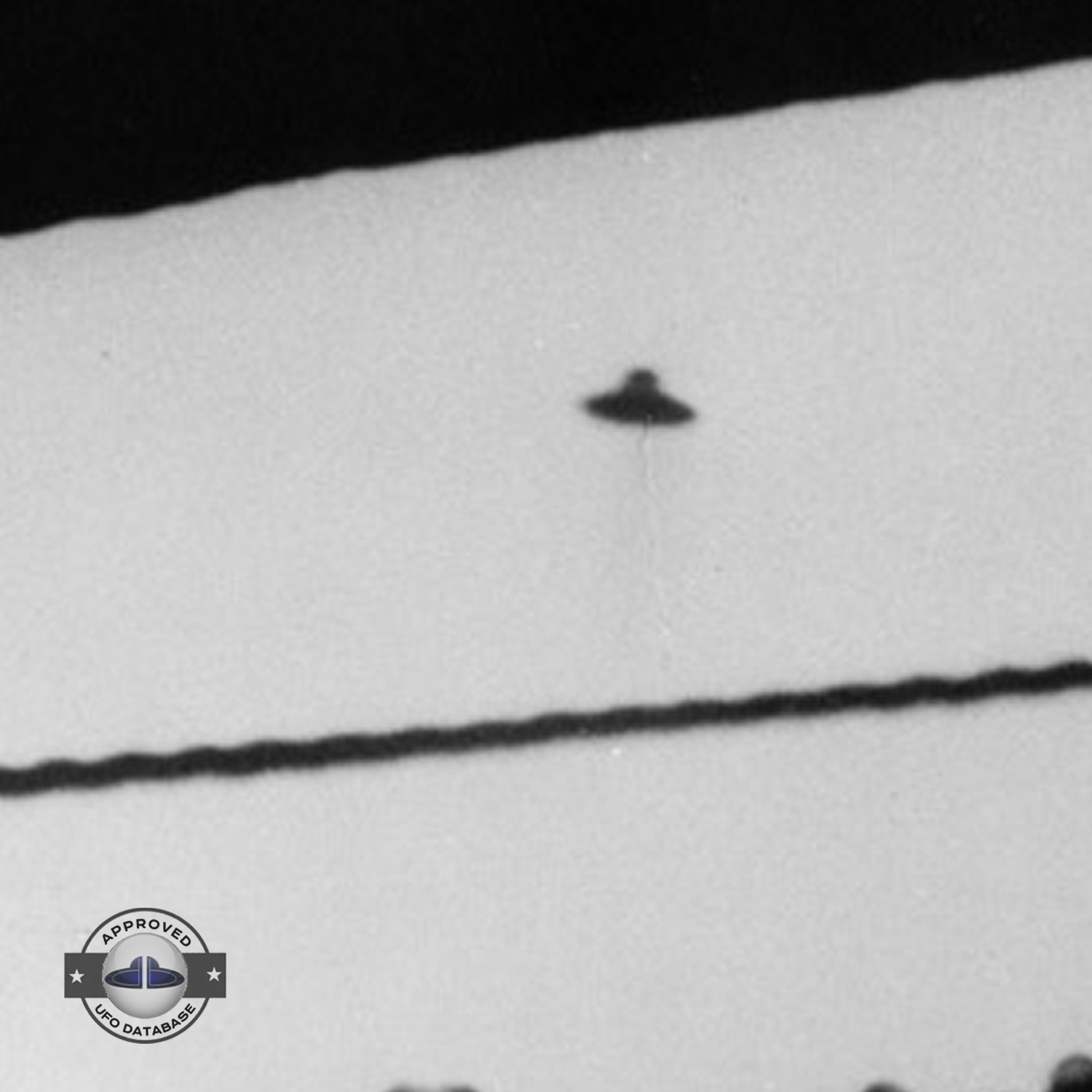Saucer with Dome UFO shape moving in a zigzag going down Nagoya Japan UFO Picture #153-3