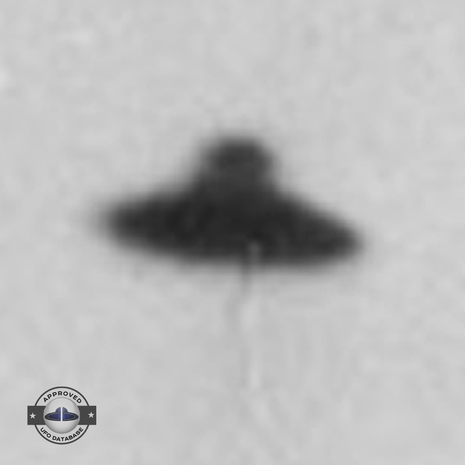 Saucer with Dome UFO shape moving in a zigzag going down Nagoya Japan UFO Picture #153-5