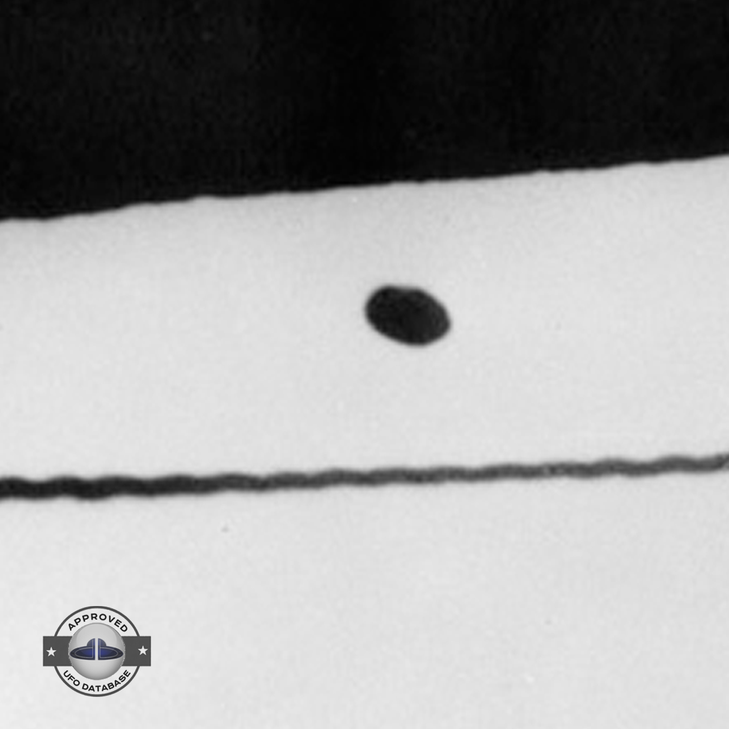 Saucer with Dome UFO shape moving in a zigzag going down Nagoya Japan UFO Picture #153-6