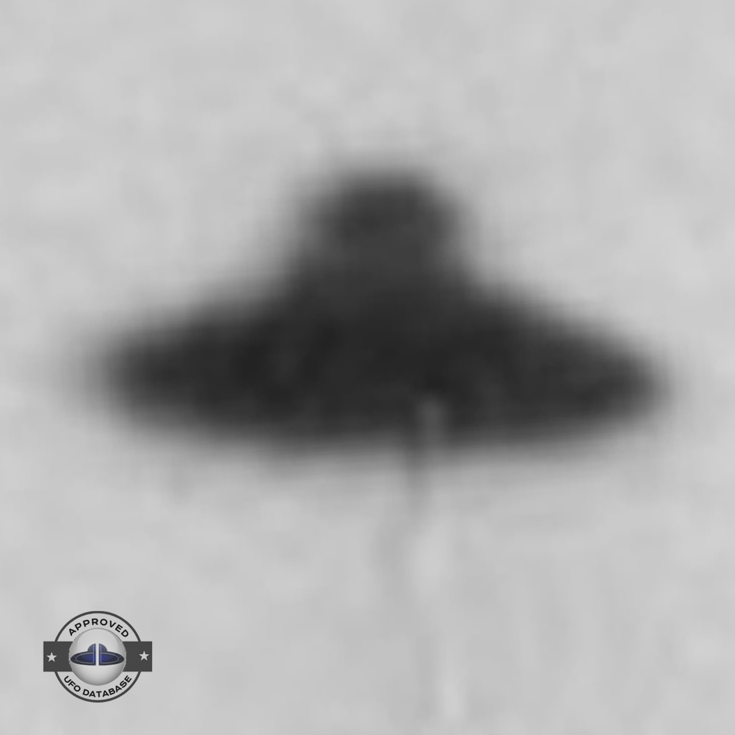 Saucer with Dome UFO shape moving in a zigzag going down Nagoya Japan UFO Picture #153-8