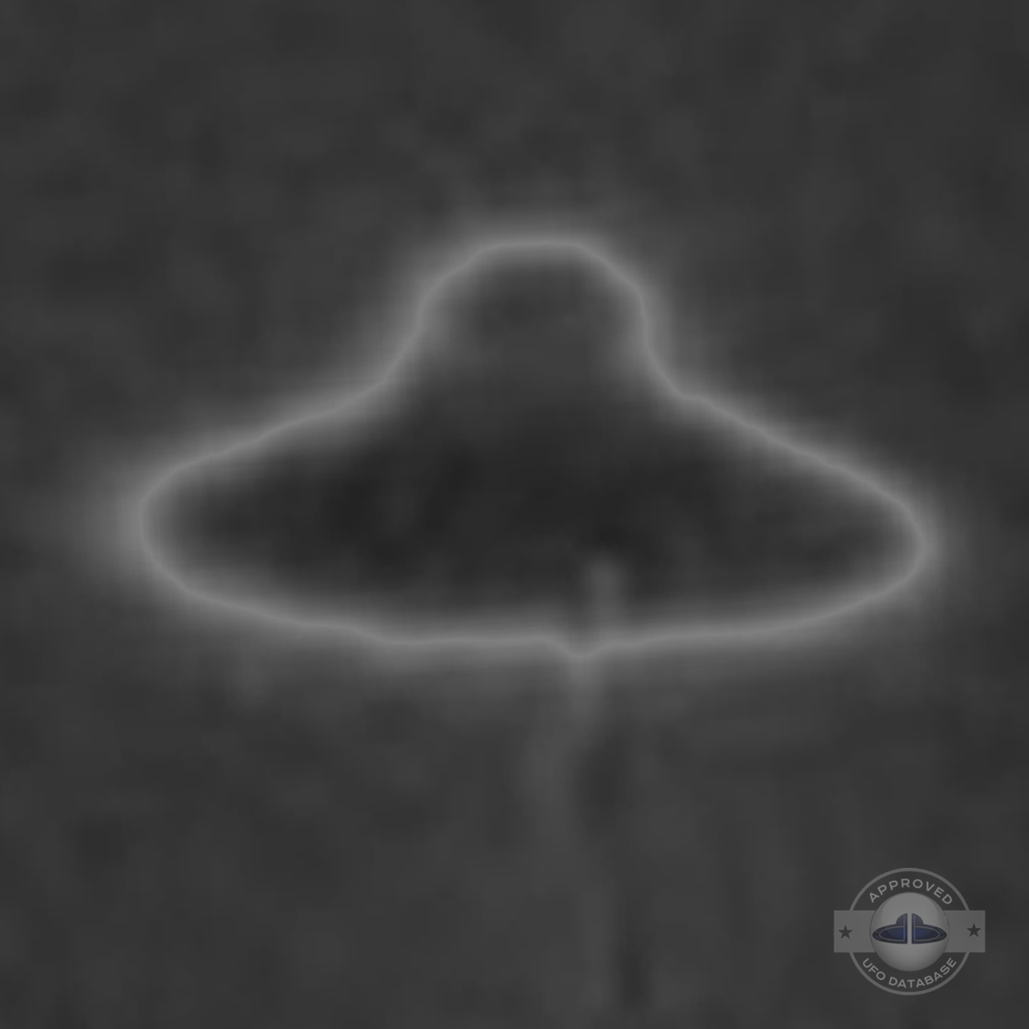 Saucer with Dome UFO shape moving in a zigzag going down Nagoya Japan UFO Picture #153-9
