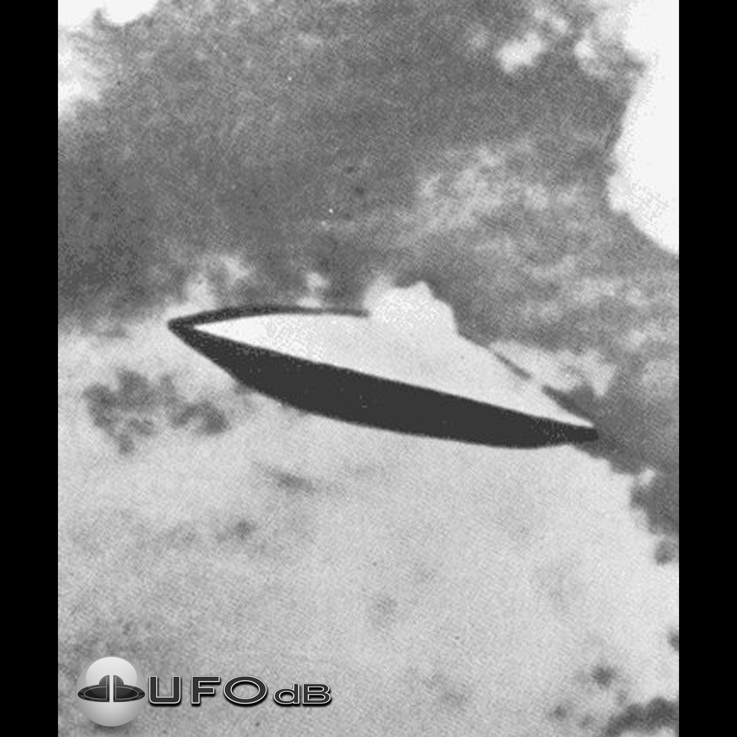 UFO picture taken by Air Pilot from US Marine group during Korean war UFO Picture #156-1