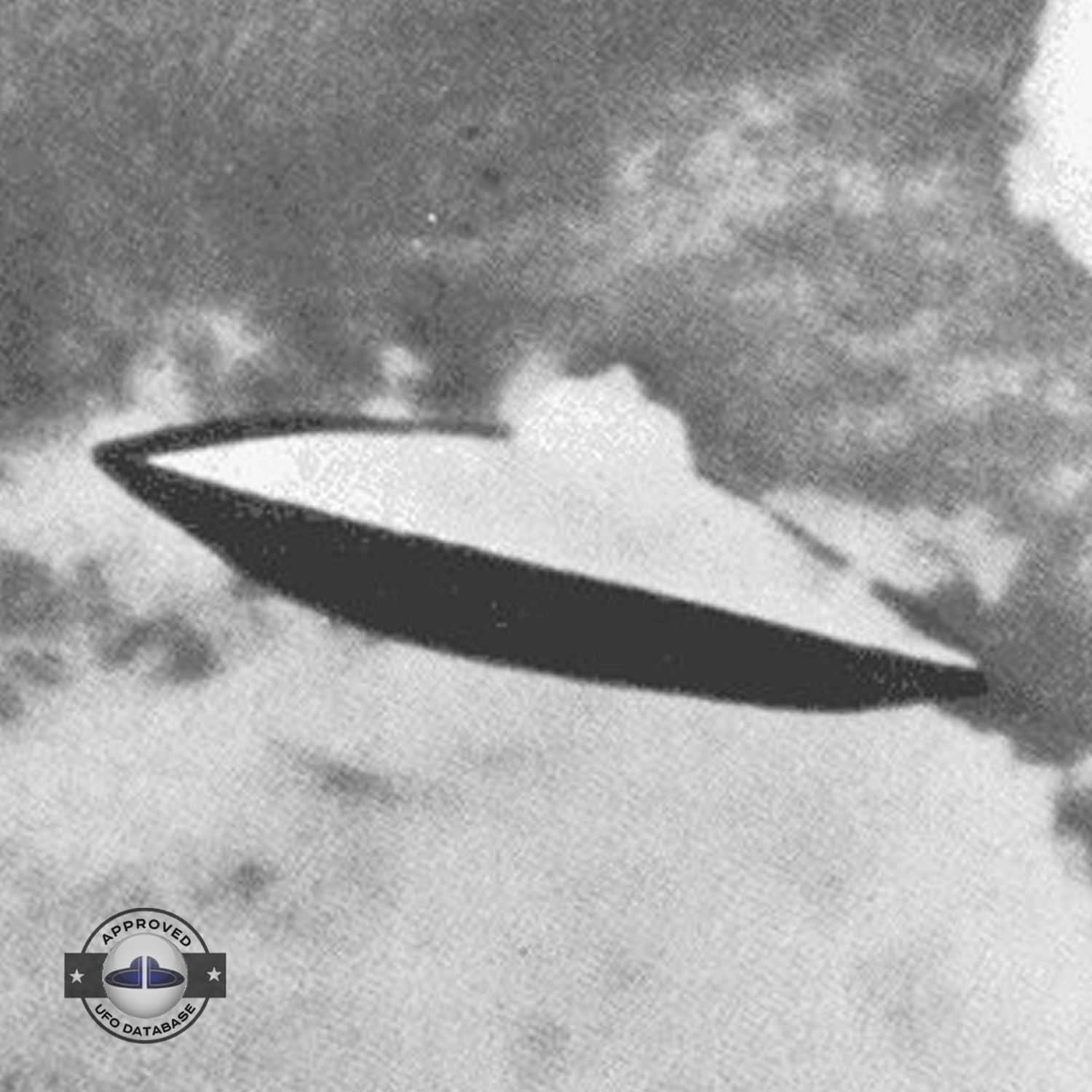 UFO picture taken by Air Pilot from US Marine group during Korean war UFO Picture #156-2