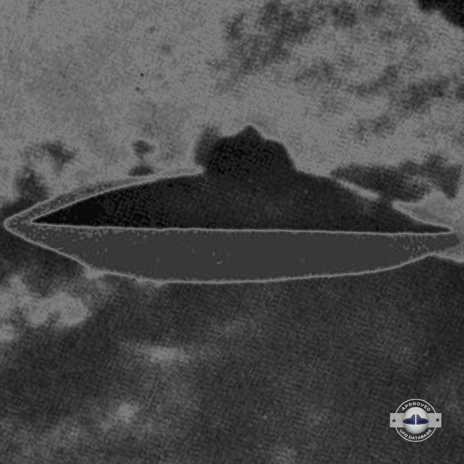 UFO picture taken by Air Pilot from US Marine group during Korean war UFO Picture #156-4