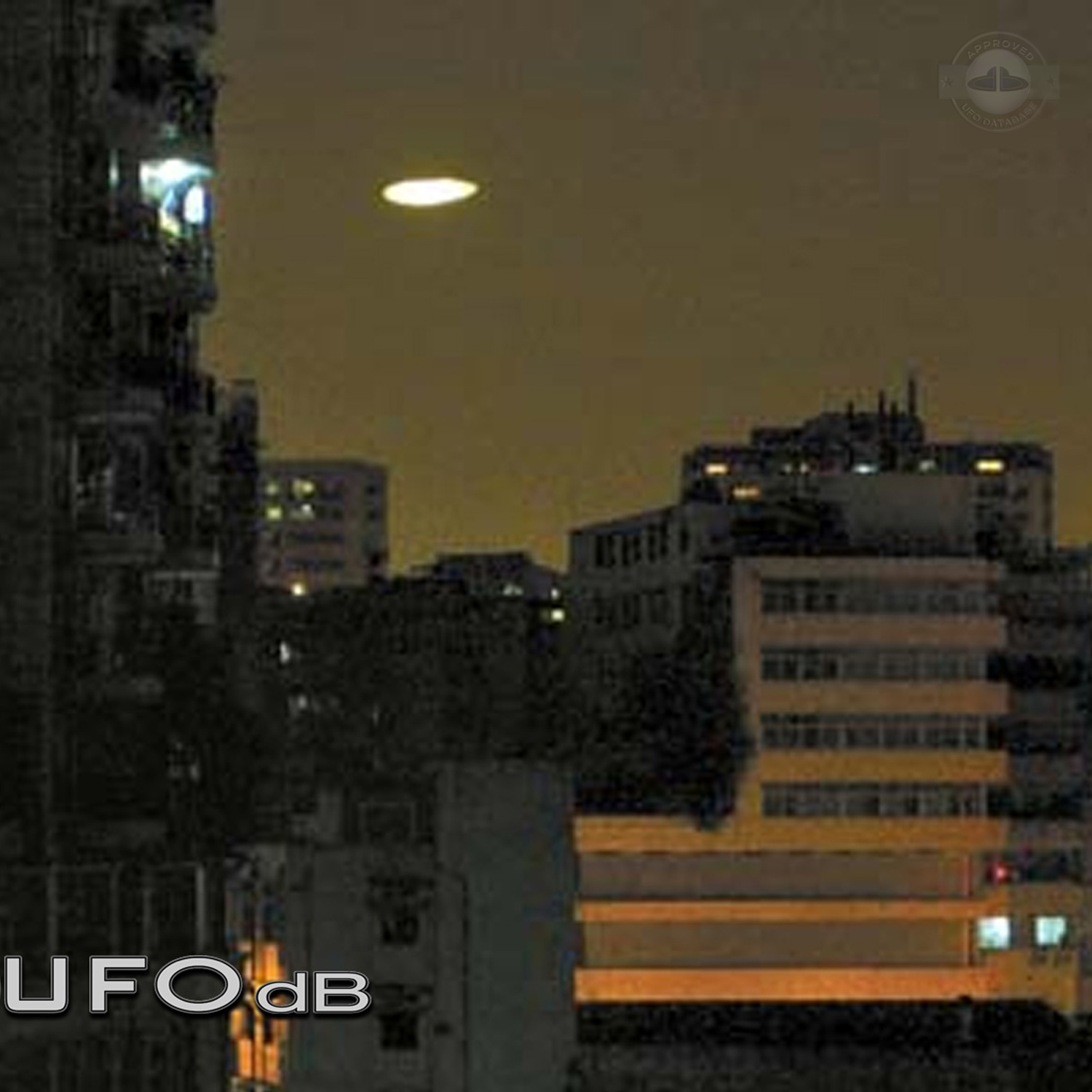 Mass UFO Sighting in Guangzhou, Guangdong | China UFO picture | 2009 UFO Picture #160-2