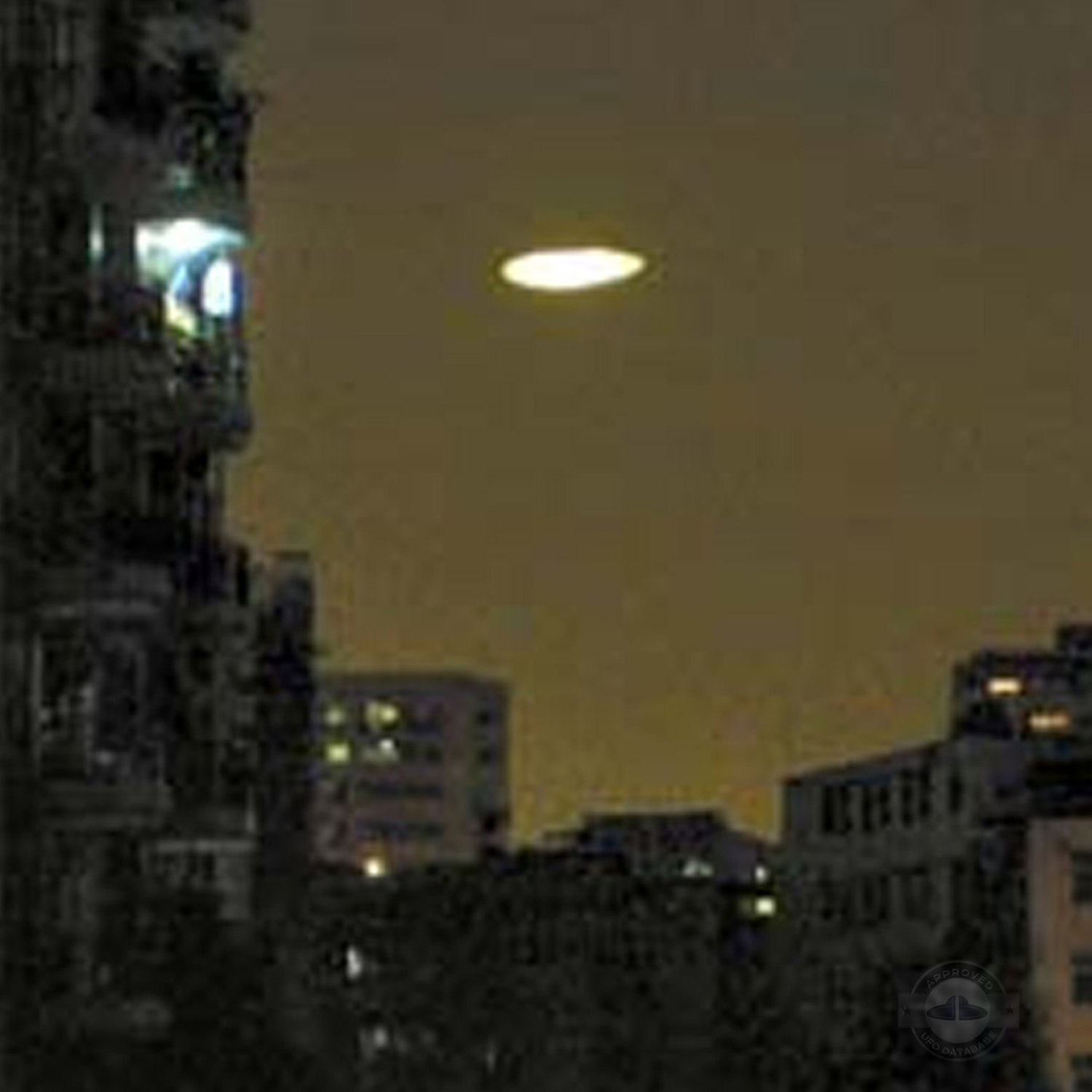 Mass UFO Sighting in Guangzhou, Guangdong | China UFO picture | 2009 UFO Picture #160-3