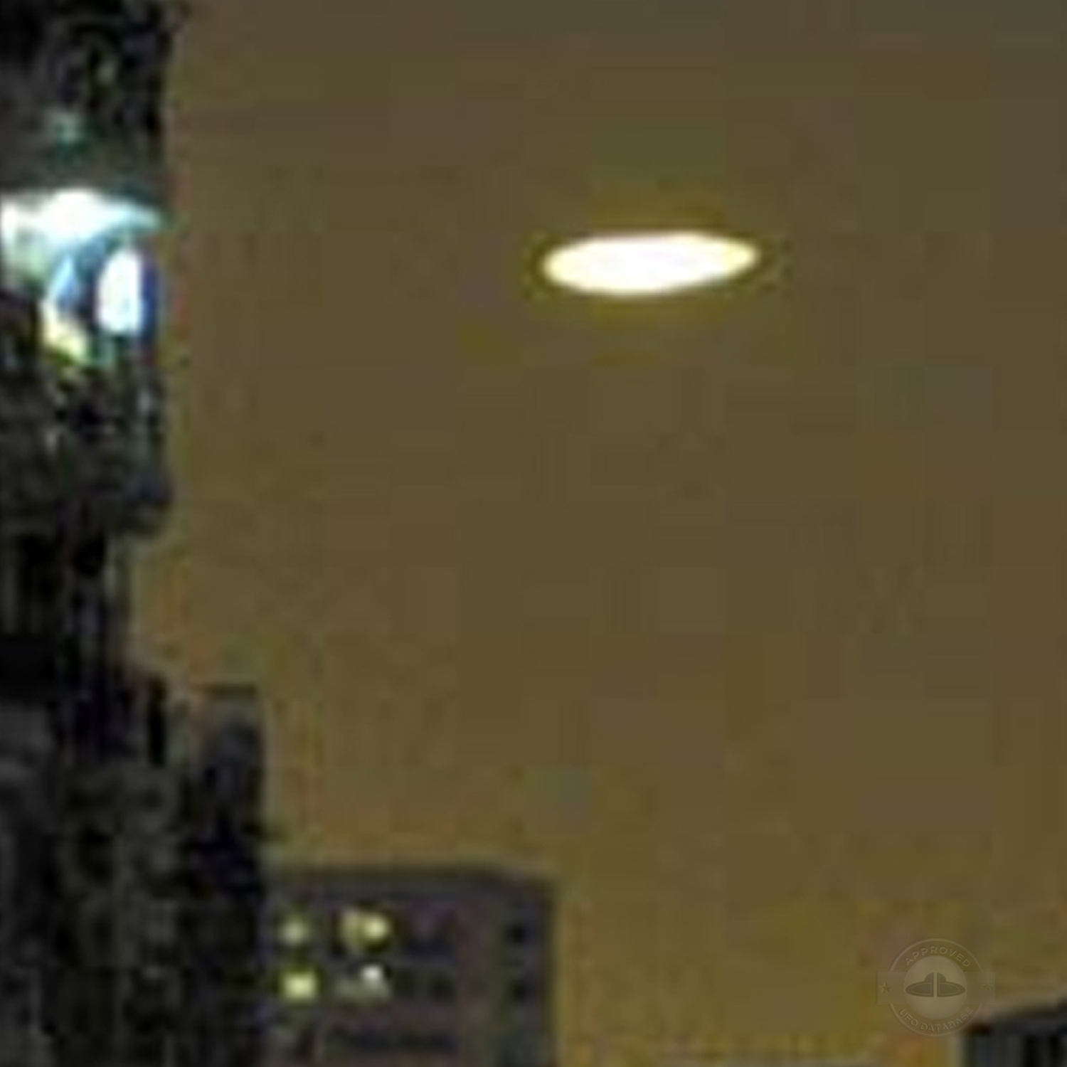 Mass UFO Sighting in Guangzhou, Guangdong | China UFO picture | 2009 UFO Picture #160-4