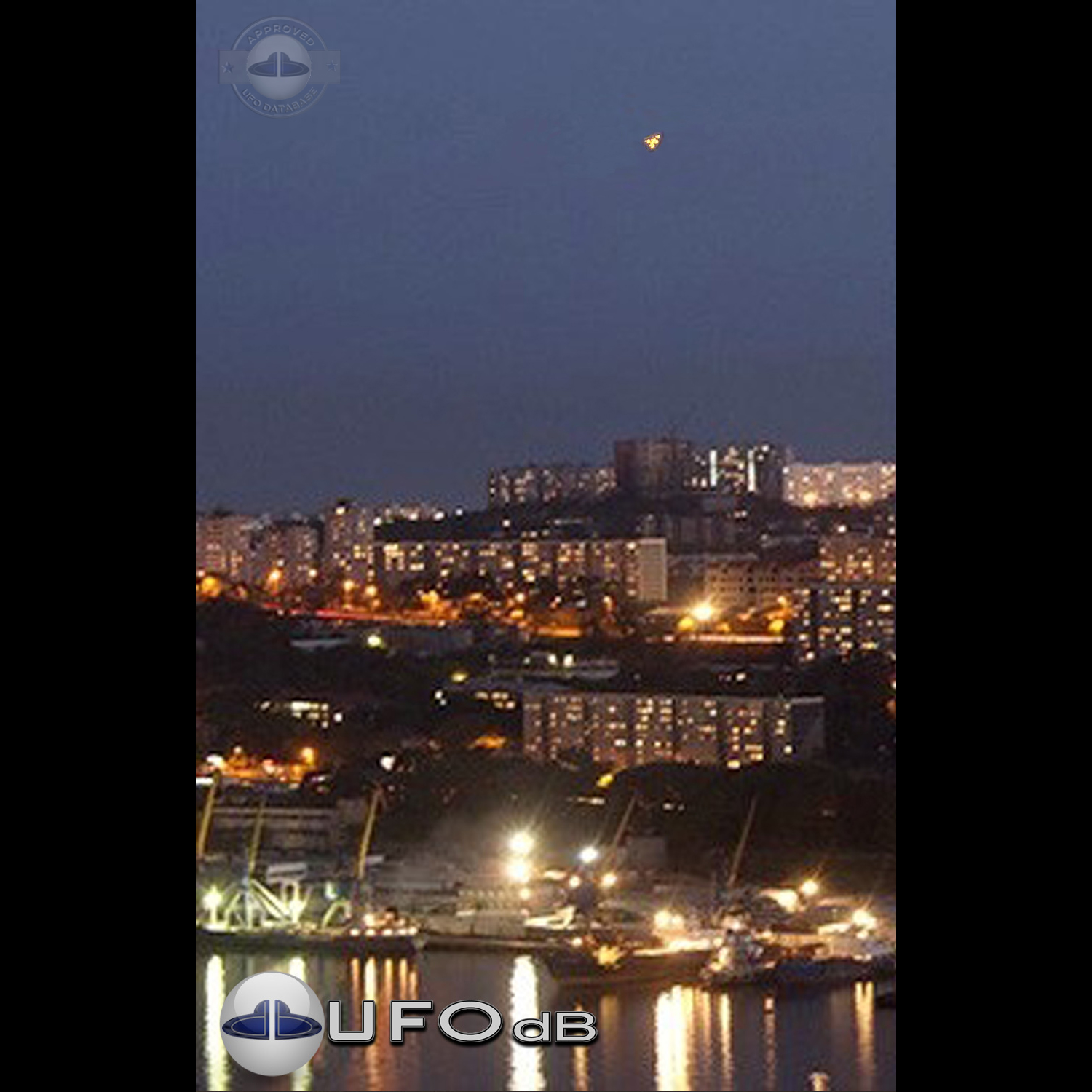 UFO seen by hundreds in Vladivostok | Russia UFO picture | 2010 UFO Picture #167-1