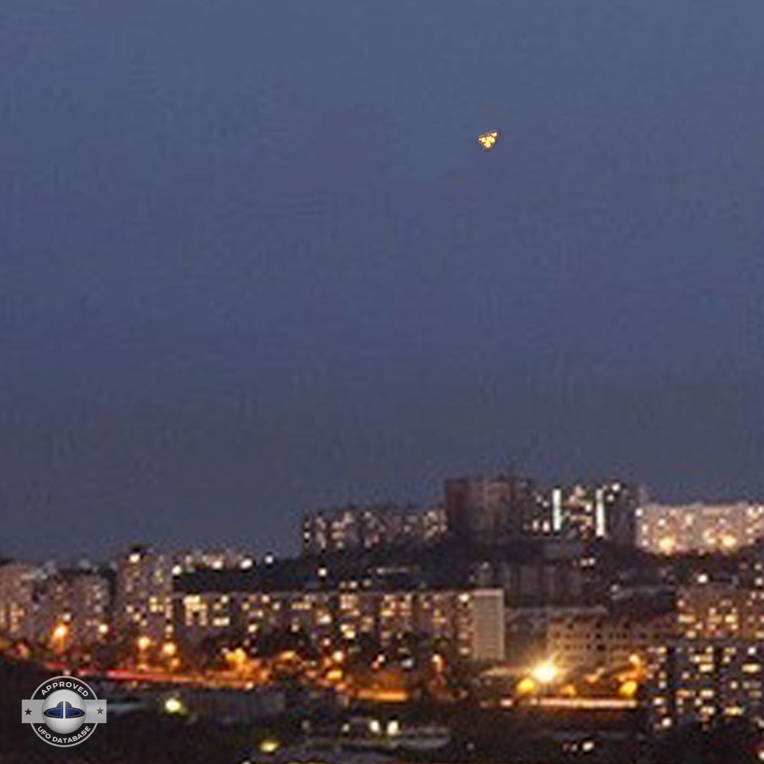 UFO seen by hundreds in Vladivostok | Russia UFO picture | 2010 UFO Picture #167-2