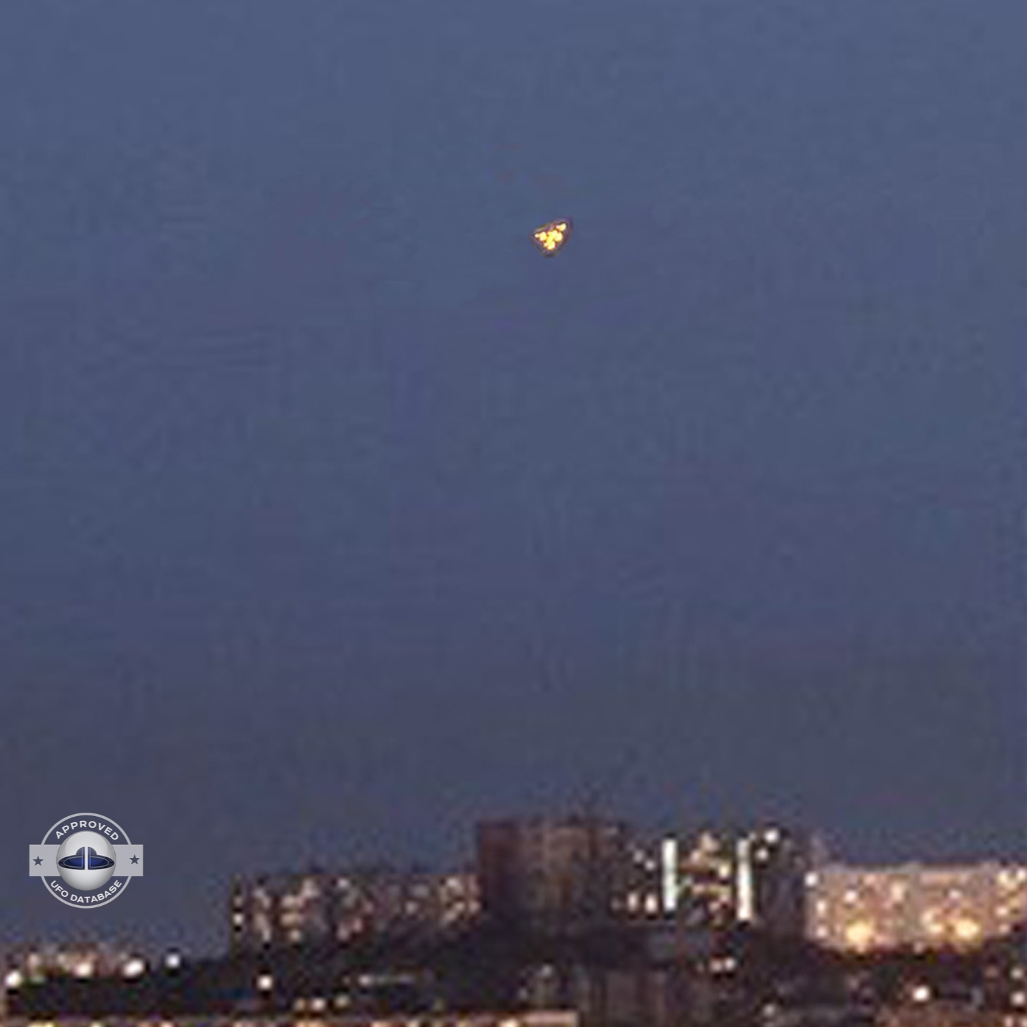 UFO seen by hundreds in Vladivostok | Russia UFO picture | 2010 UFO Picture #167-3