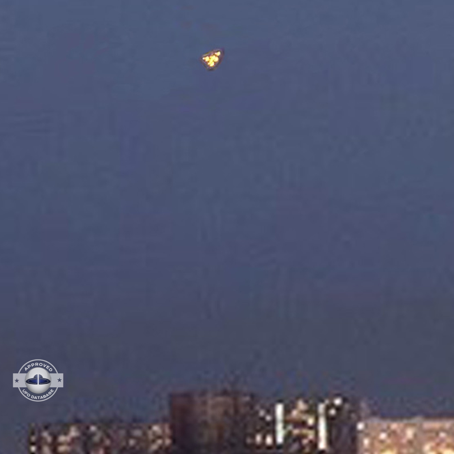 UFO seen by hundreds in Vladivostok | Russia UFO picture | 2010 UFO Picture #167-4