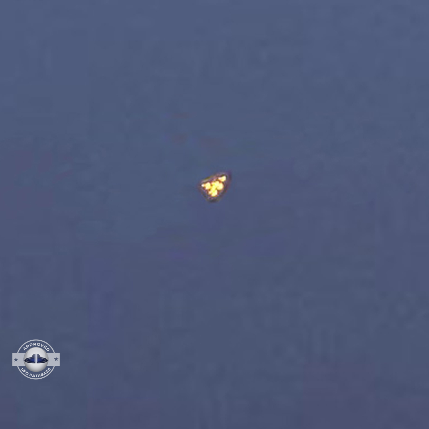 UFO seen by hundreds in Vladivostok | Russia UFO picture | 2010 UFO Picture #167-5