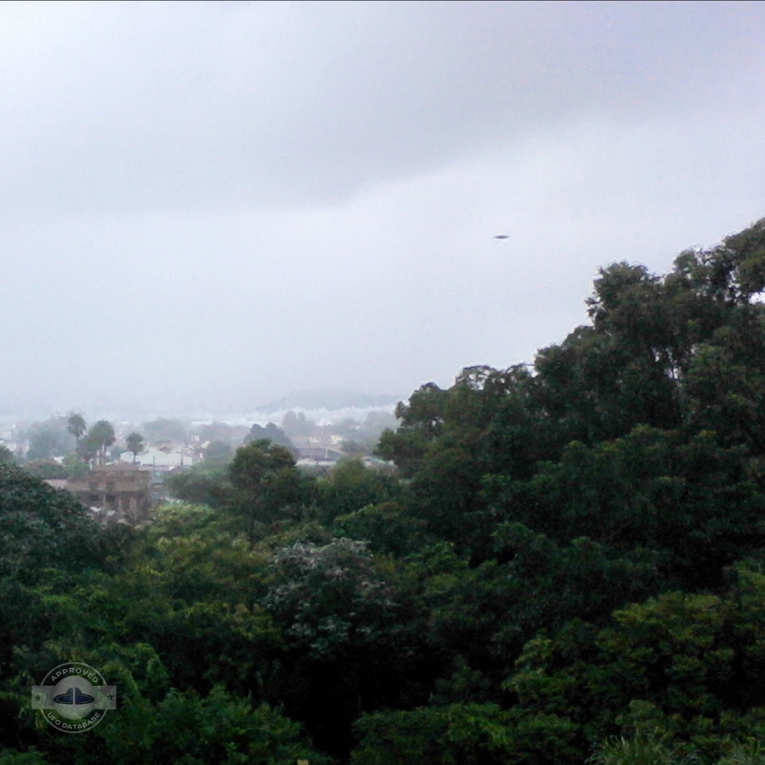 Brazil UFO Sighting | UFO picture captured from bedroom window | 2011 UFO Picture #169-2
