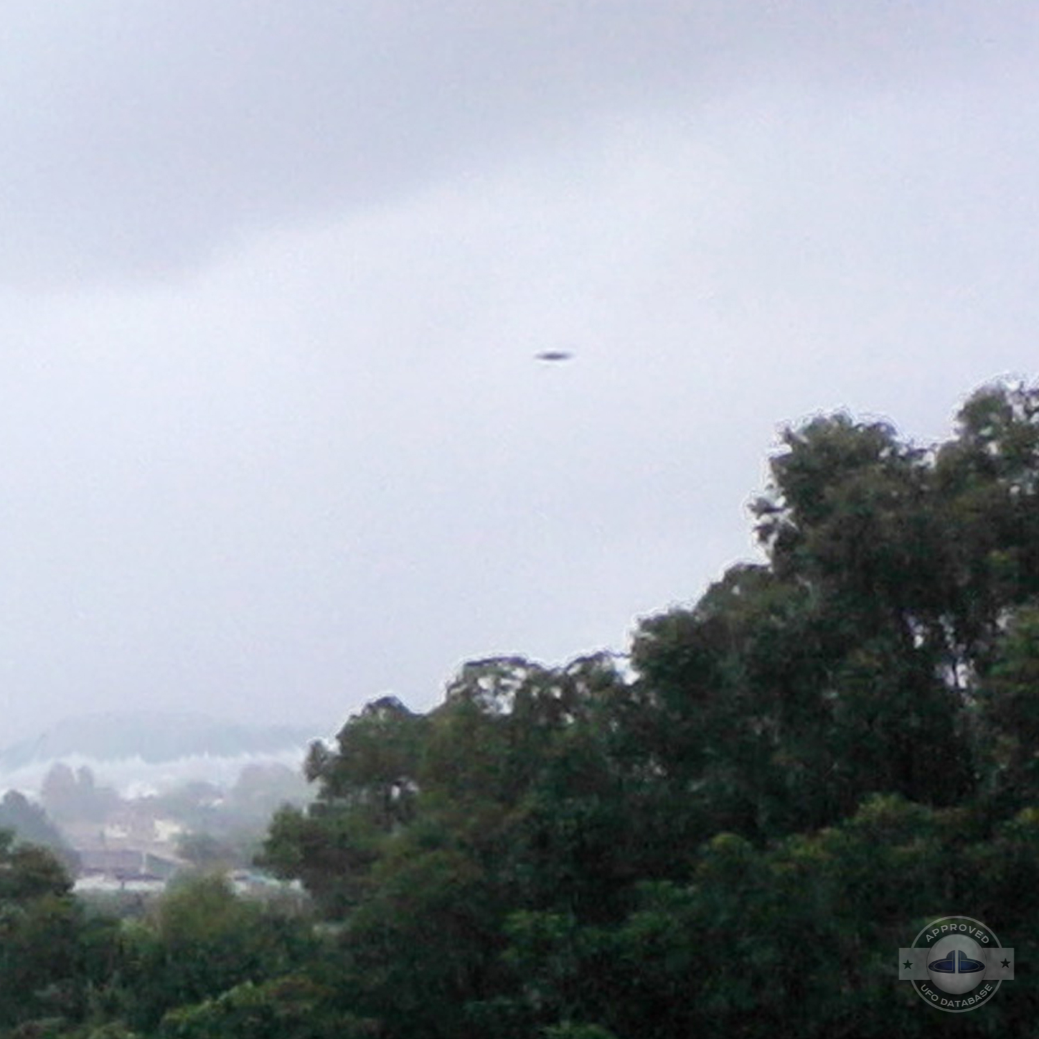 Brazil UFO Sighting | UFO picture captured from bedroom window | 2011 UFO Picture #169-3