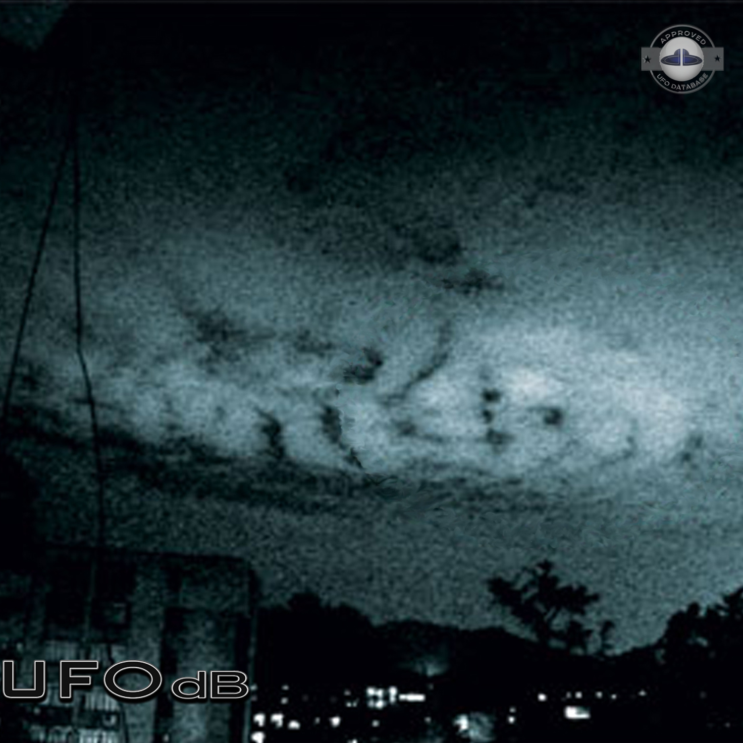 Huge UFO mothership moving in clouds over Guangzhou, Guangdong, China UFO Picture #176-2