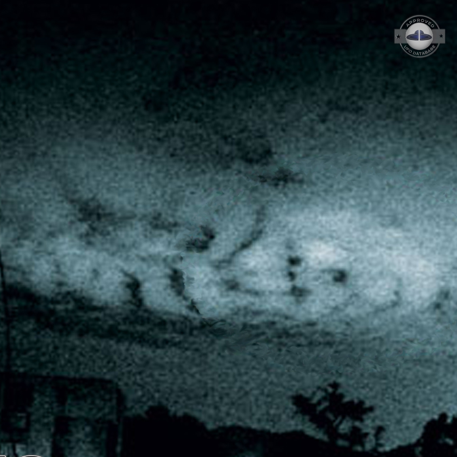 Huge UFO mothership moving in clouds over Guangzhou, Guangdong, China UFO Picture #176-3