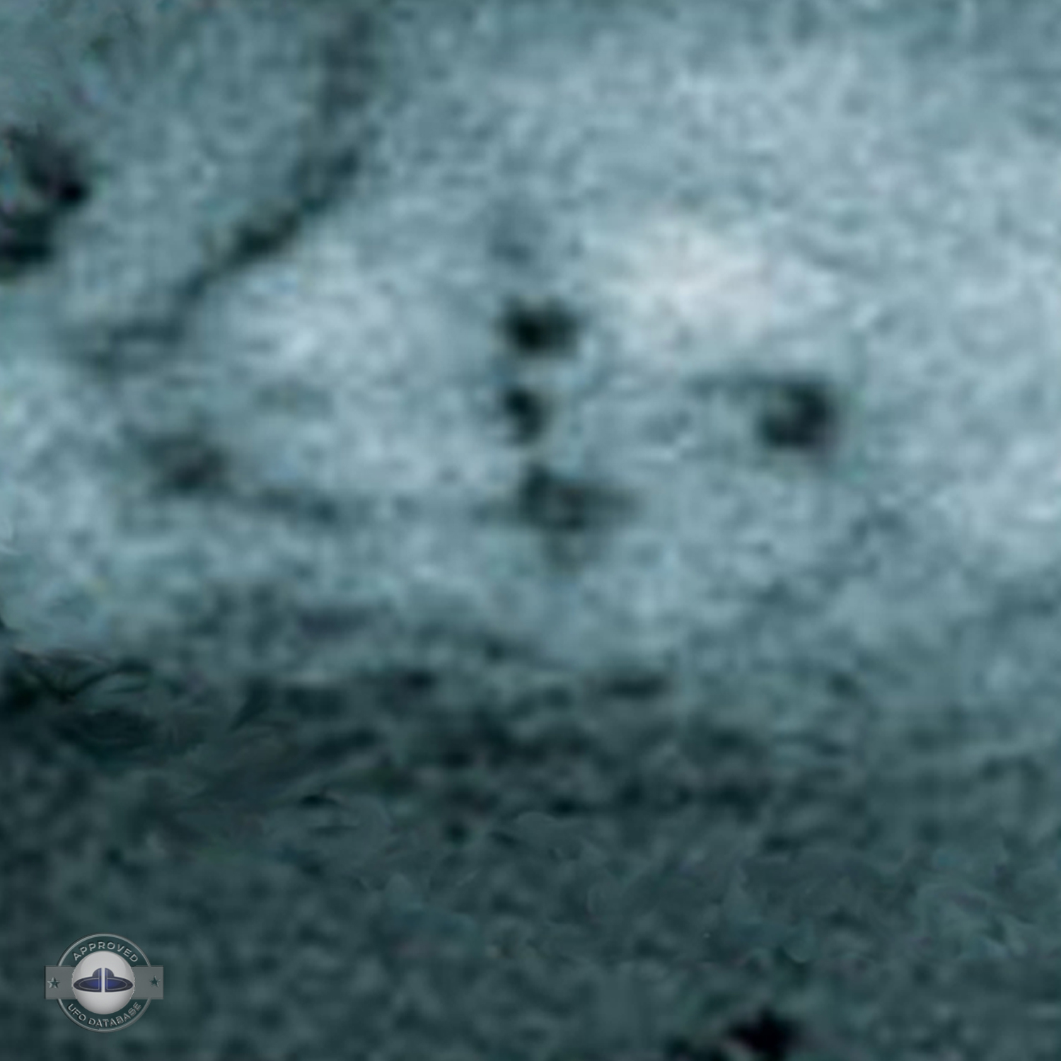 Huge UFO mothership moving in clouds over Guangzhou, Guangdong, China UFO Picture #176-5