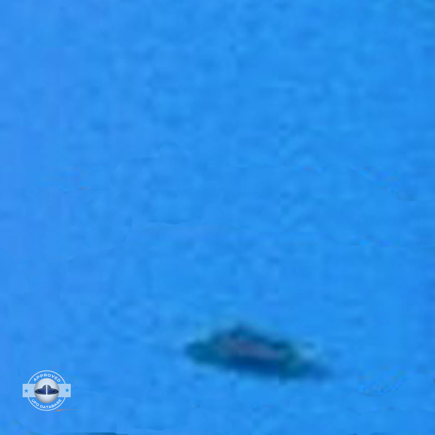 Picture of UFO near airplane over Vnukovo Airport | Moscow, Russia UFO Picture #179-4