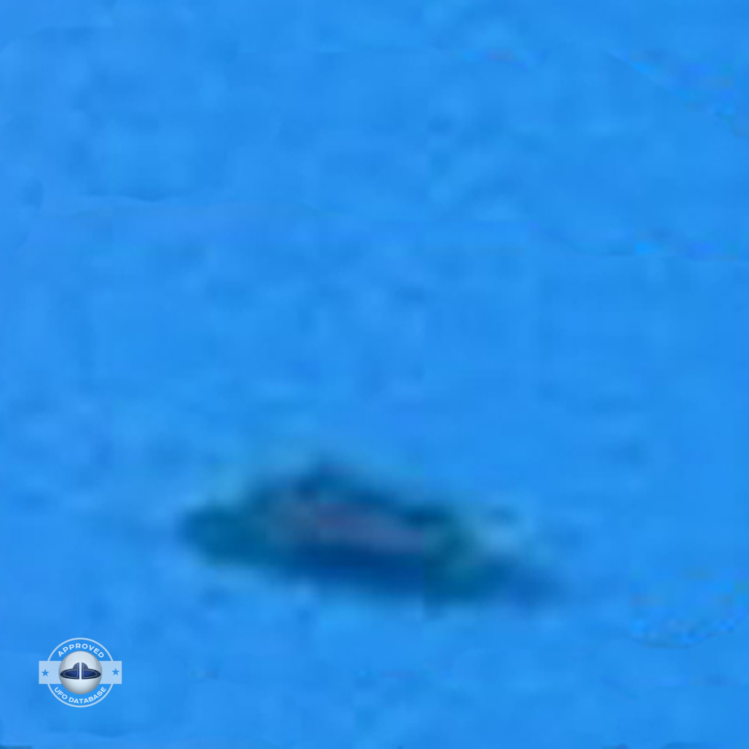 Picture of UFO near airplane over Vnukovo Airport | Moscow, Russia UFO Picture #179-5