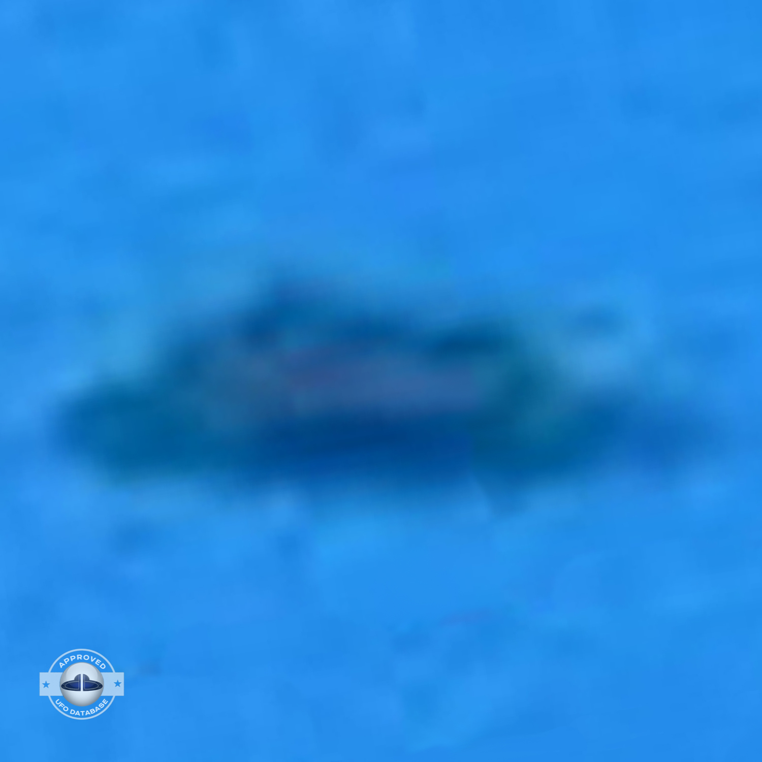 Picture of UFO near airplane over Vnukovo Airport | Moscow, Russia UFO Picture #179-7
