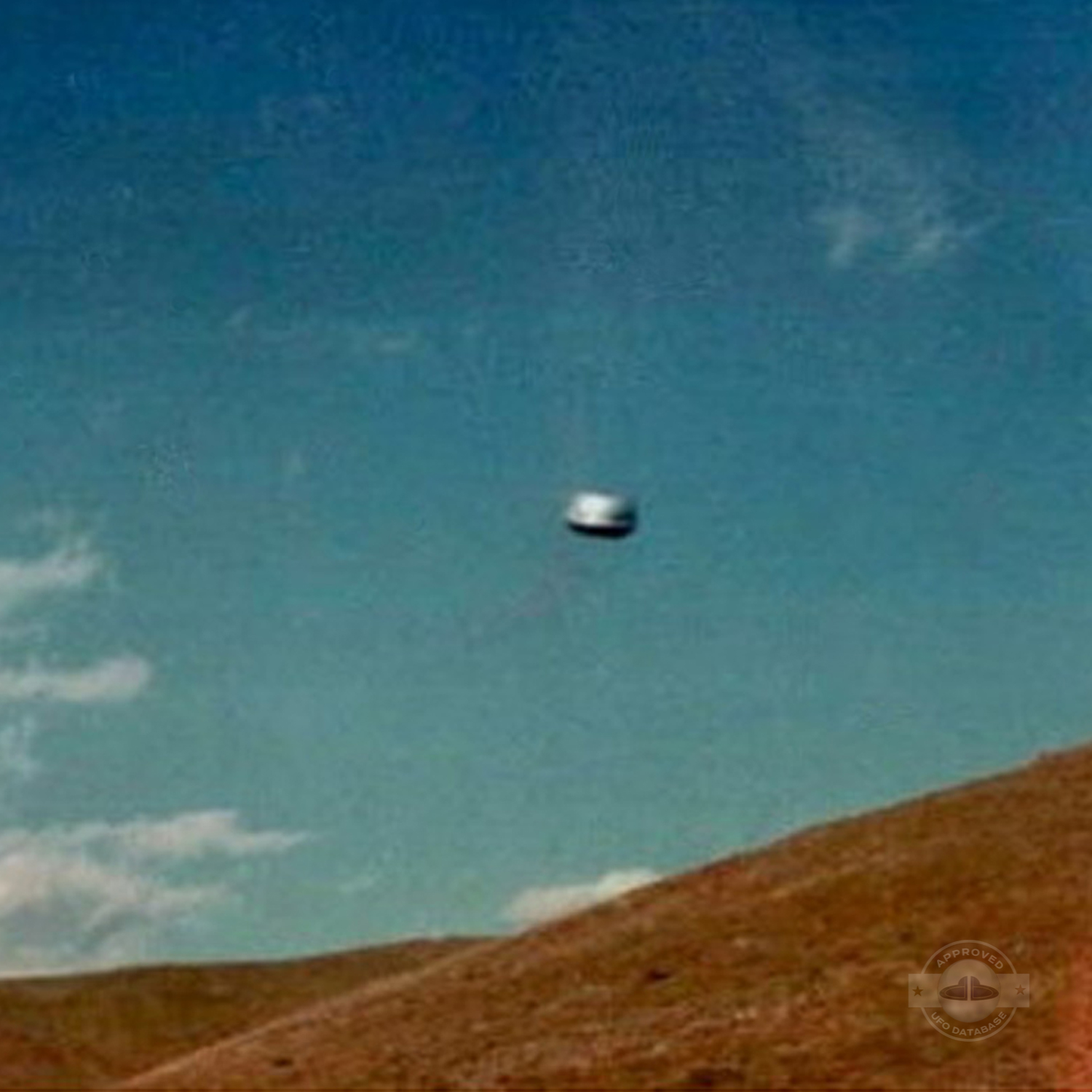 Yamanlar Mountain Peak Hitchhikers UFO Picture | Izmir, Turkey 1996 UFO Picture #182-3