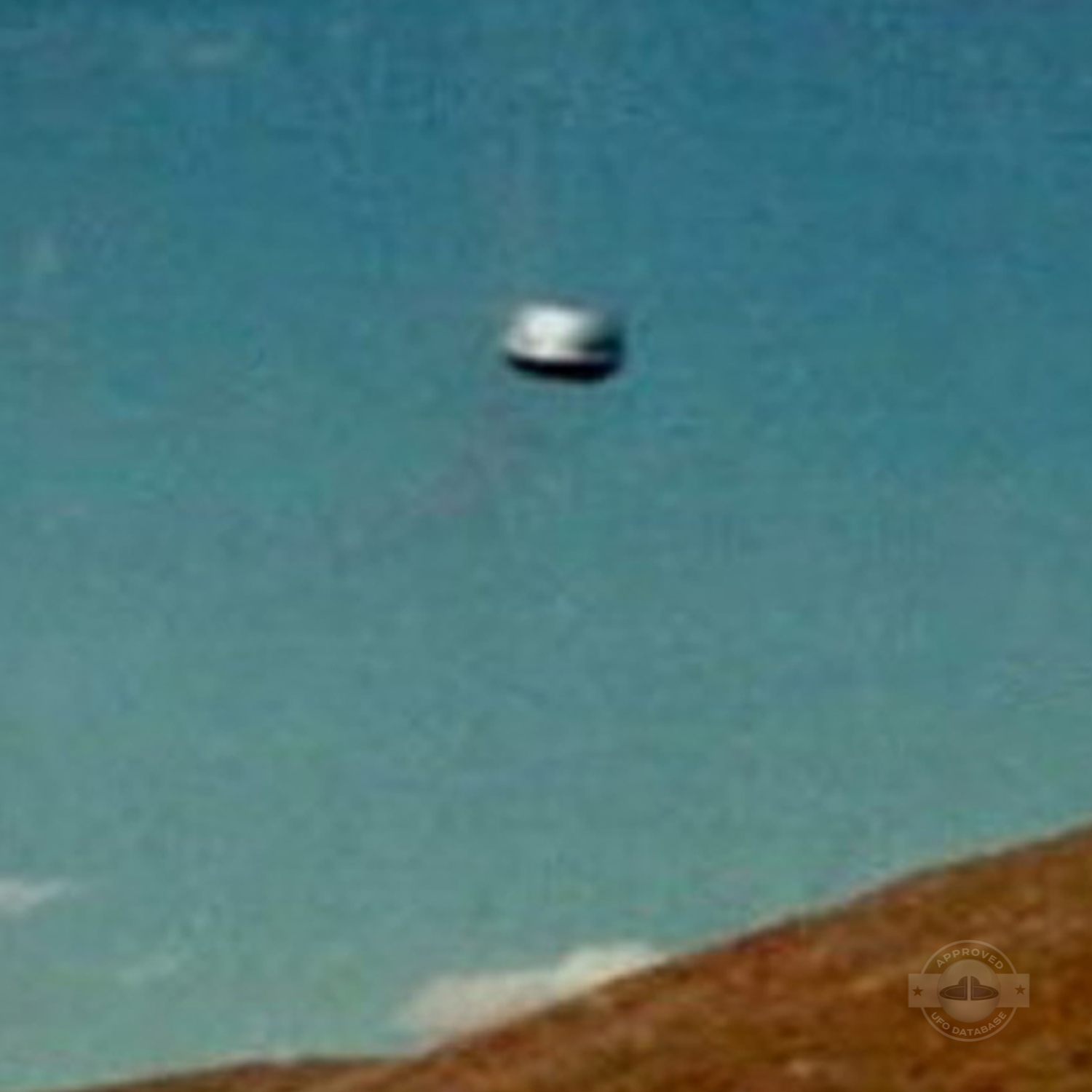 Yamanlar Mountain Peak Hitchhikers UFO Picture | Izmir, Turkey 1996 UFO Picture #182-4