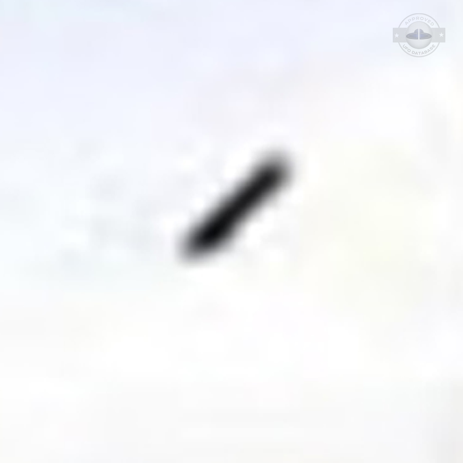 UFO Picture taken while Saddam Hussein statue is falling | Baghdad UFO Picture #183-5