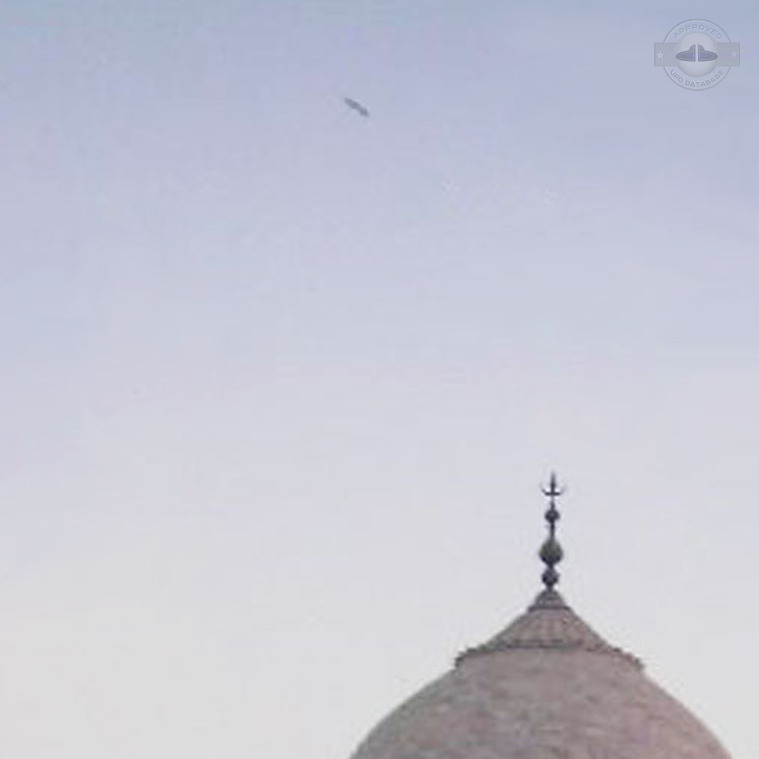 UFO over famous Taj Mahal | Agra, Uttar Pradesh | India UFO picture UFO Picture #186-3