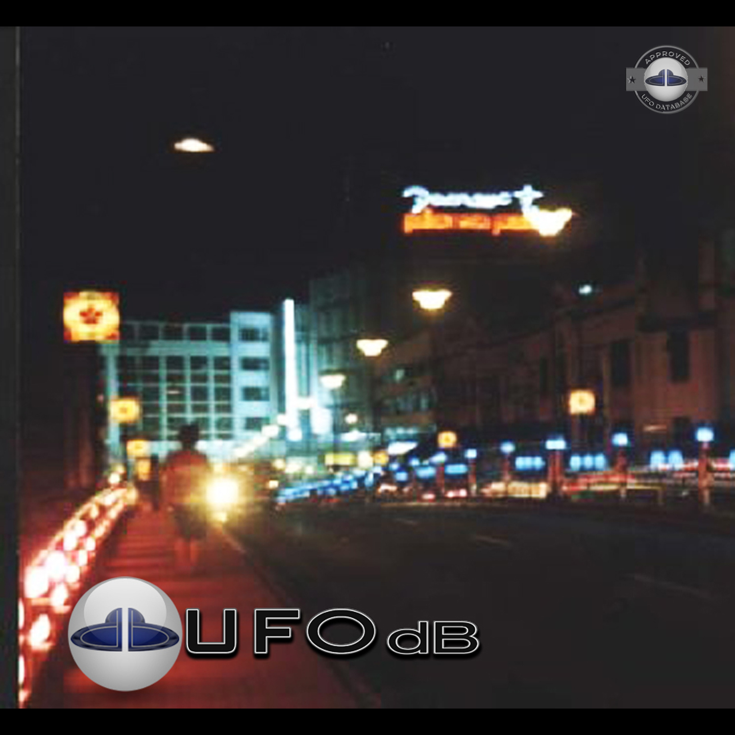 UFO picture taken on Jones Bridge in Manila | Philippines UFO | 2005 UFO Picture #189-2