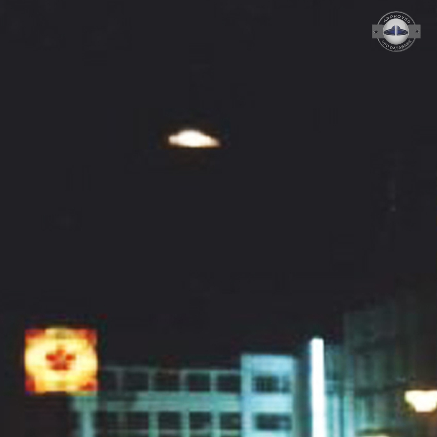 UFO picture taken on Jones Bridge in Manila | Philippines UFO | 2005 UFO Picture #189-4