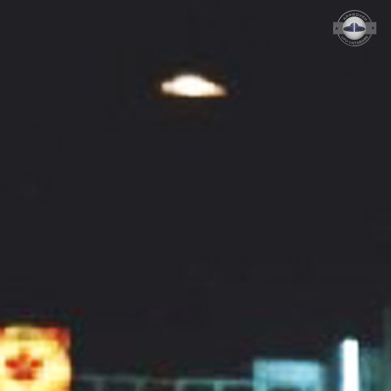 UFO picture taken on Jones Bridge in Manila | Philippines UFO | 2005 UFO Picture #189-5