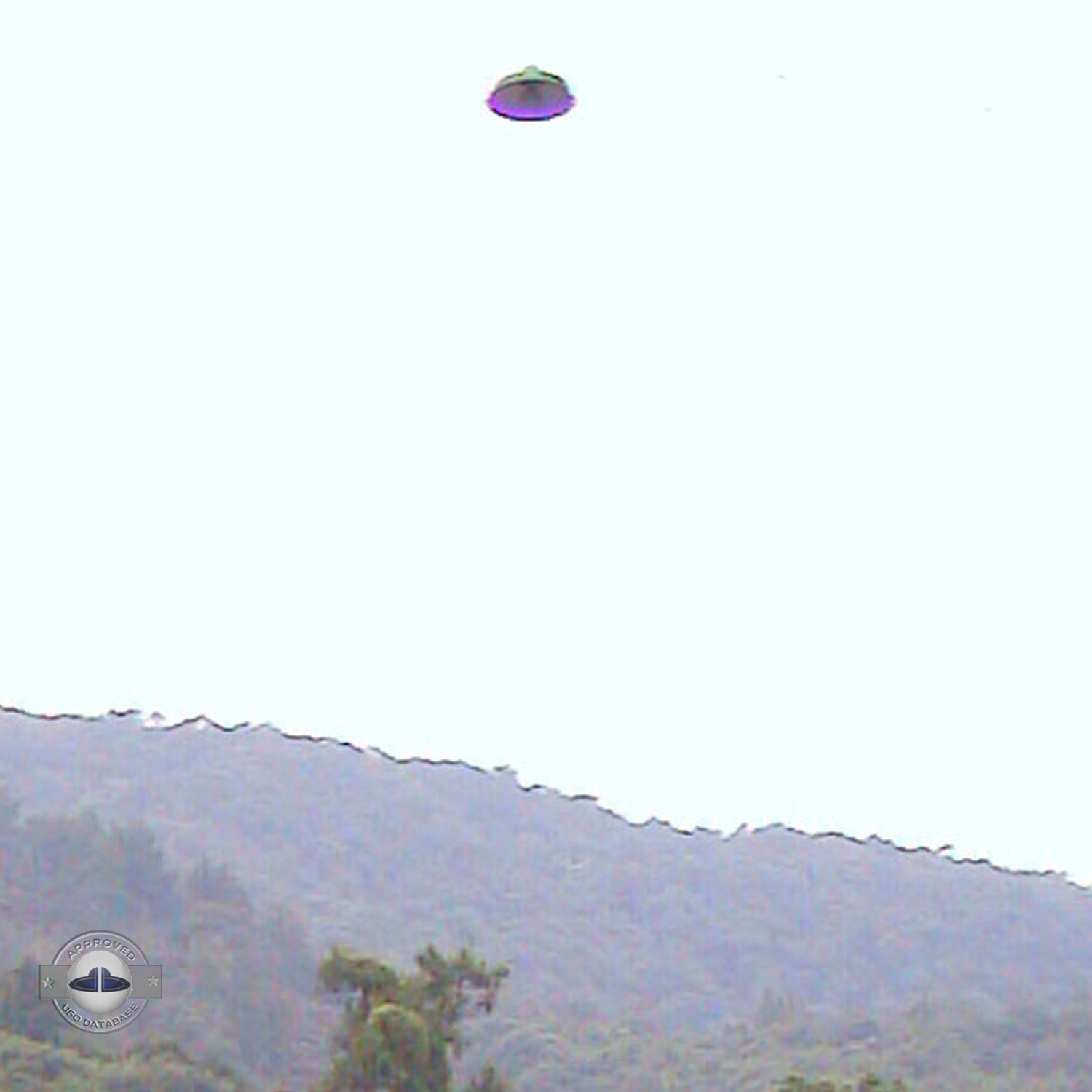 UFO picture shot near remote Monastery in Emei Shan | Sichuan, China UFO Picture #192-3
