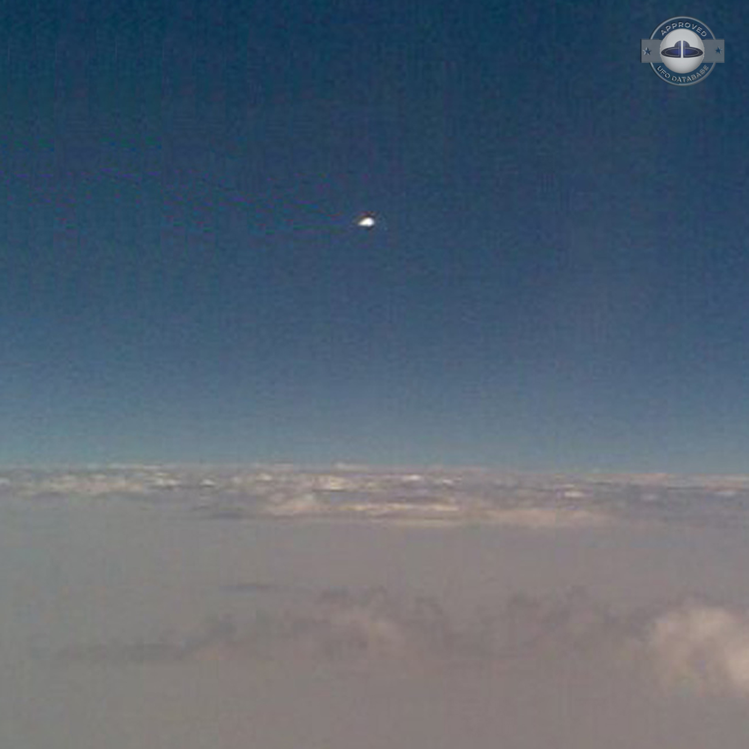 UFO seen over India between New Delhi to Guwahati | UFO picture 2008 UFO Picture #195-3