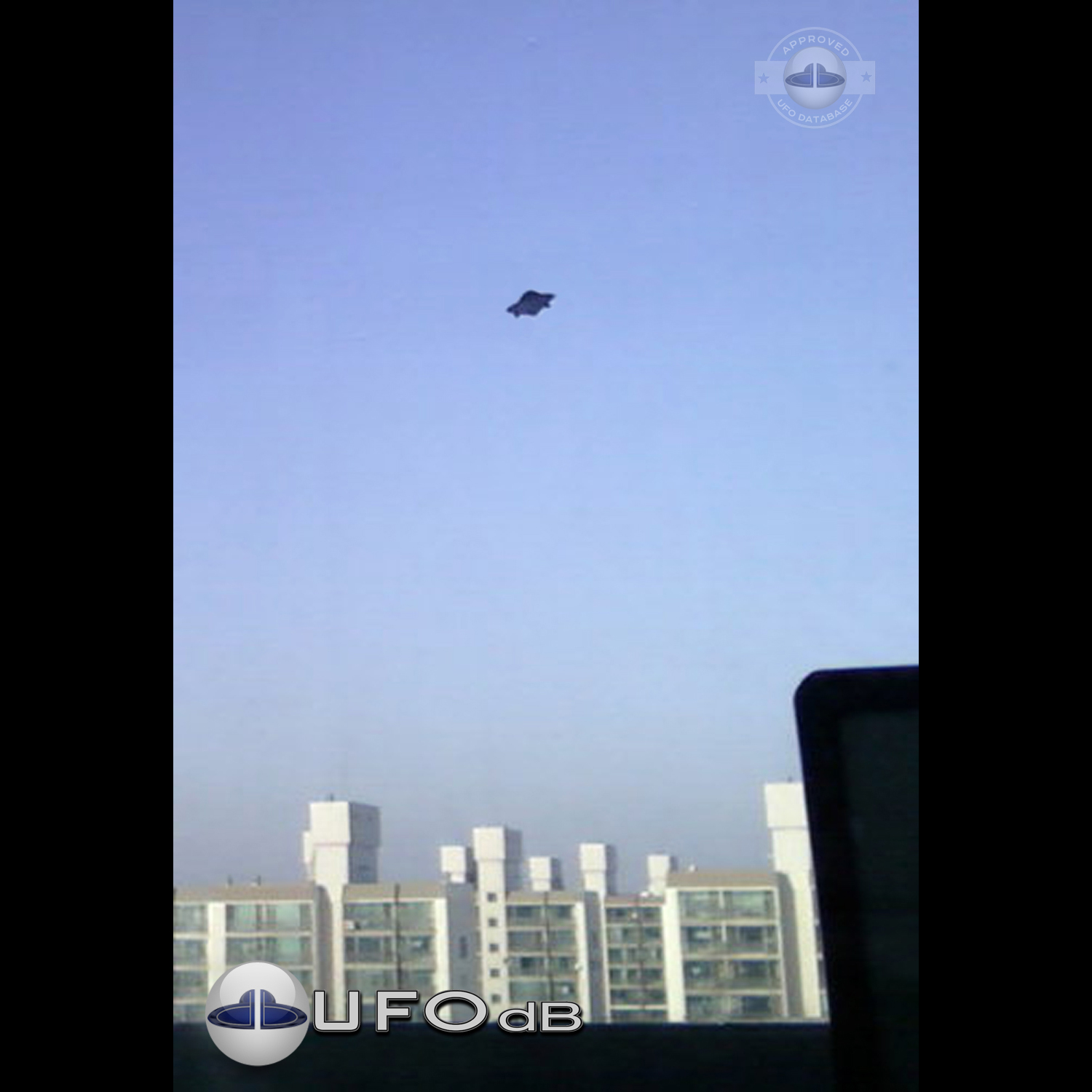Teen student photograph incredible UFO picture | Koyang, South Korea UFO Picture #197-1