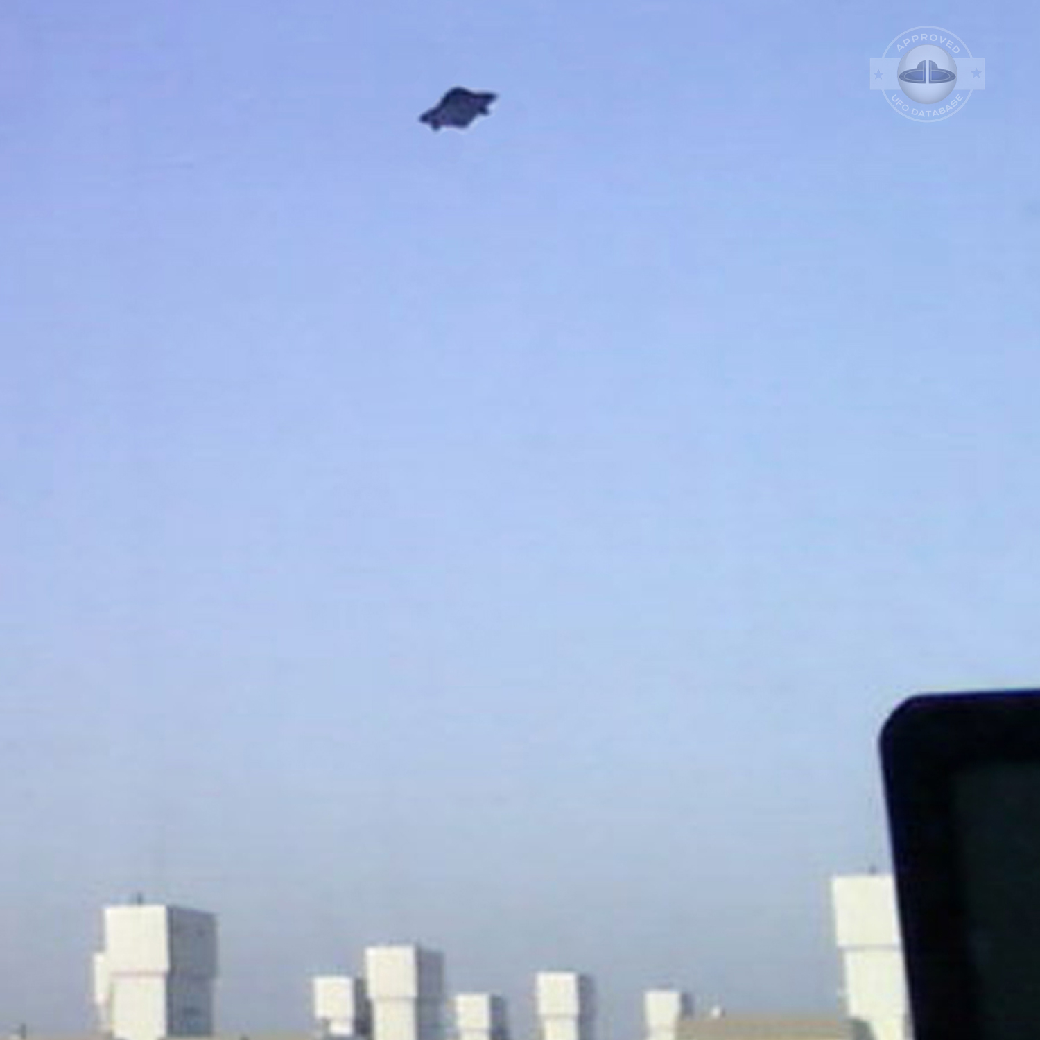 Teen student photograph incredible UFO picture | Koyang, South Korea UFO Picture #197-2
