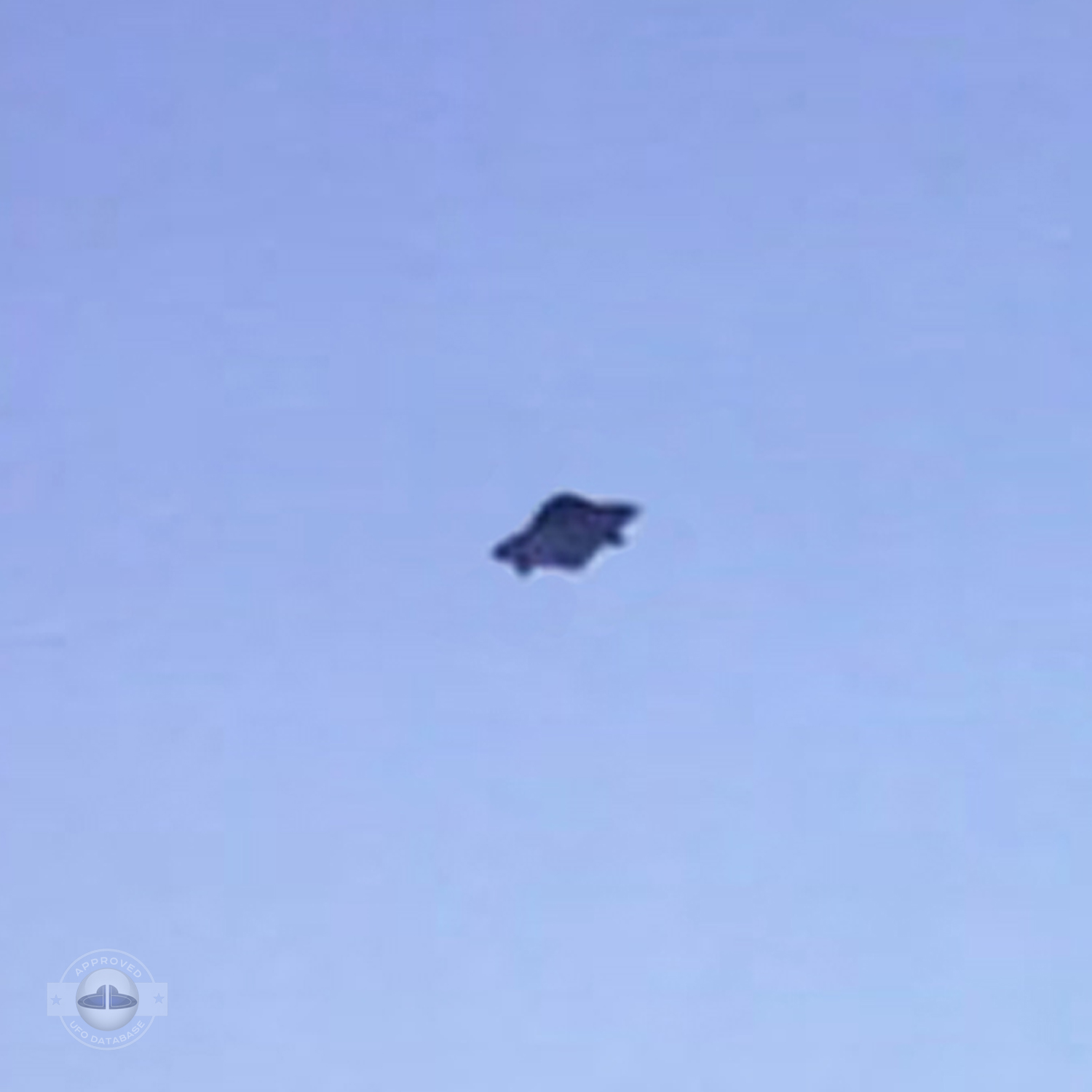 Teen student photograph incredible UFO picture | Koyang, South Korea UFO Picture #197-3