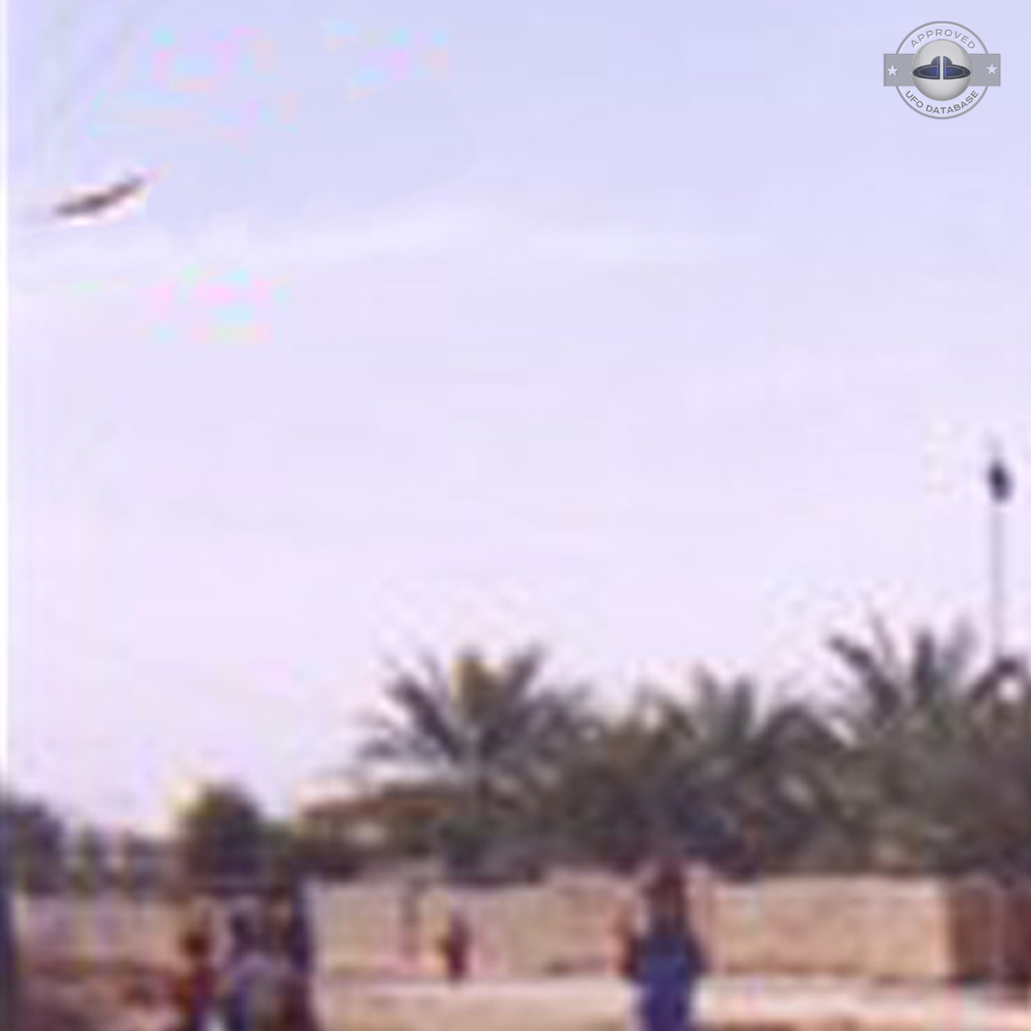 UFO seen passing over Kids in Baghdad, Iraq | April 03 2004 UFO Picture #199-3