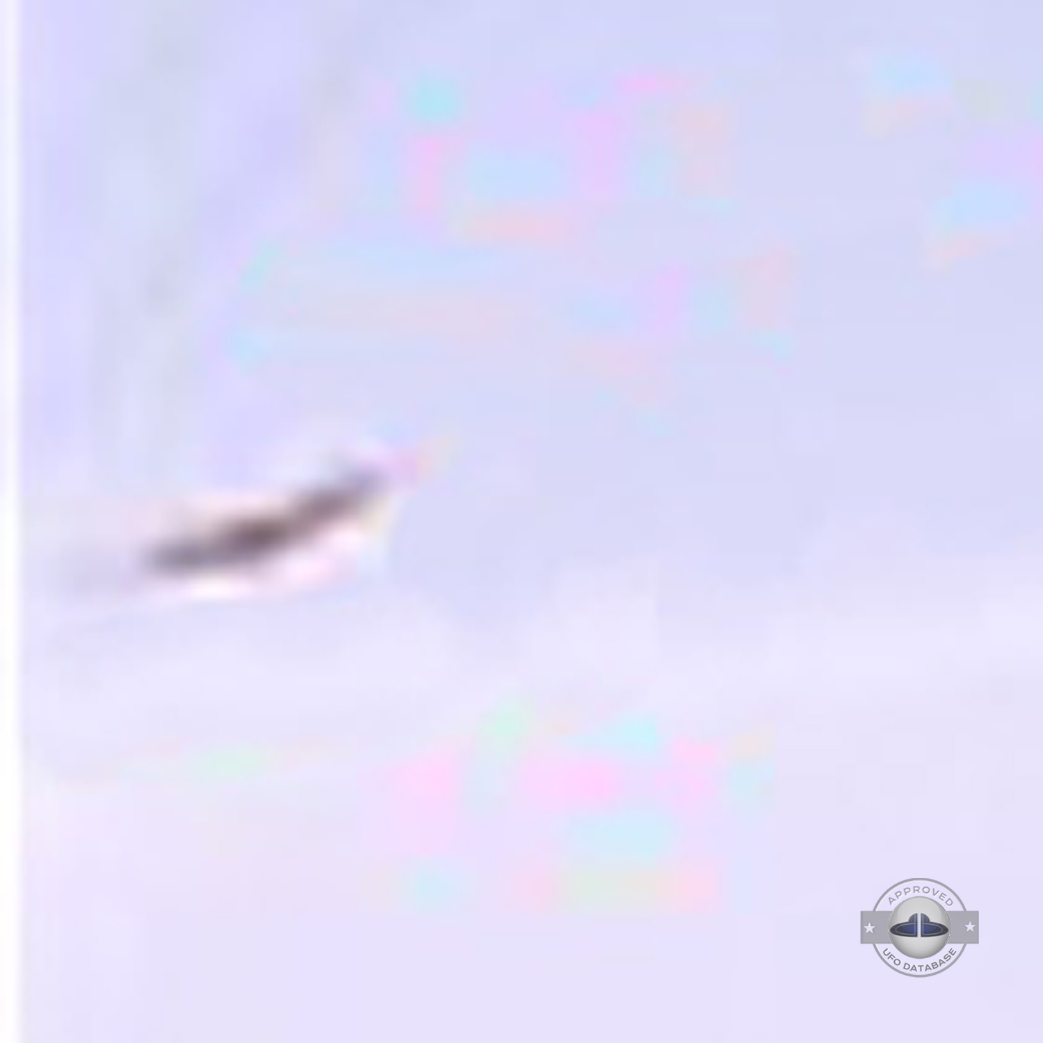 UFO seen passing over Kids in Baghdad, Iraq | April 03 2004 UFO Picture #199-4