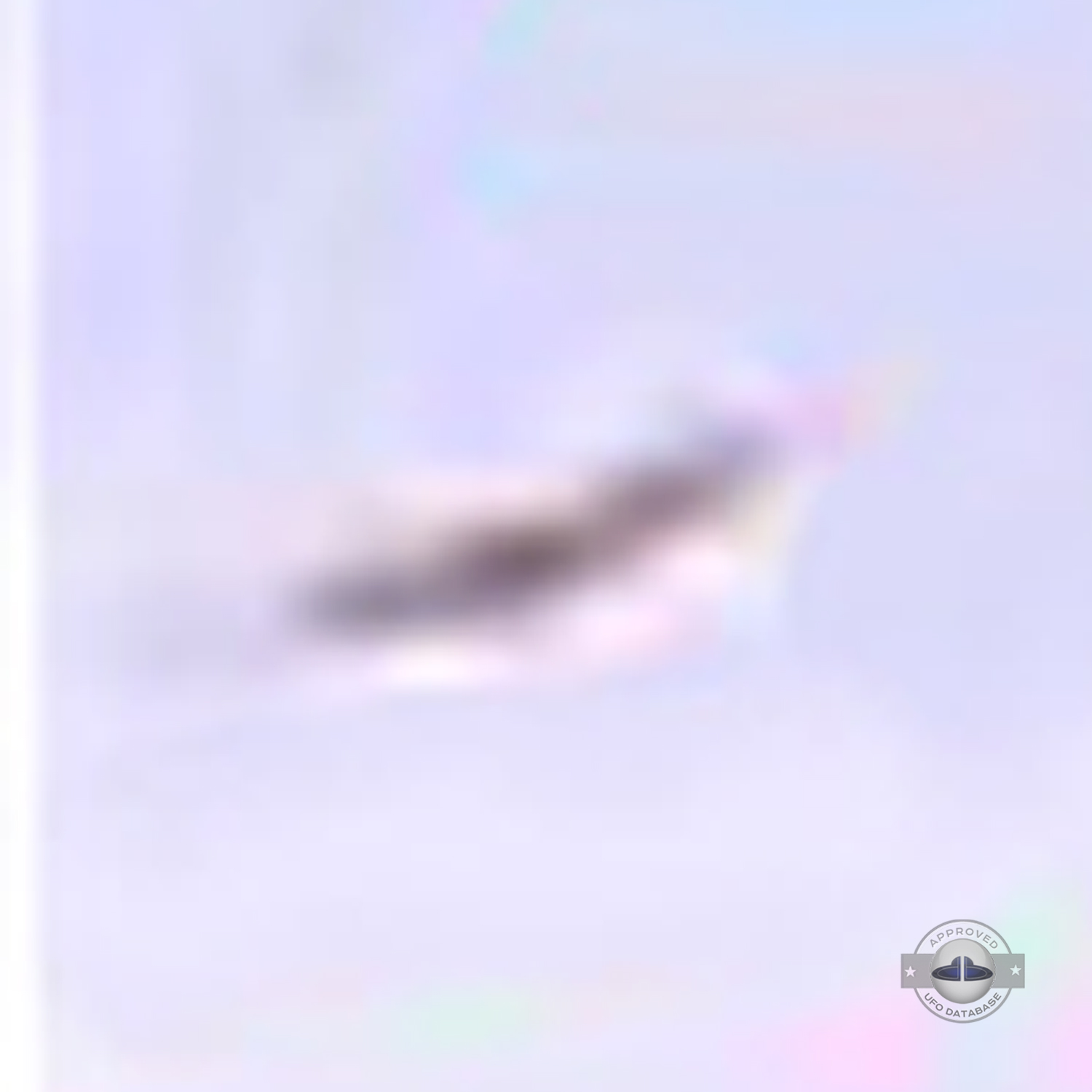 UFO seen passing over Kids in Baghdad, Iraq | April 03 2004 UFO Picture #199-5