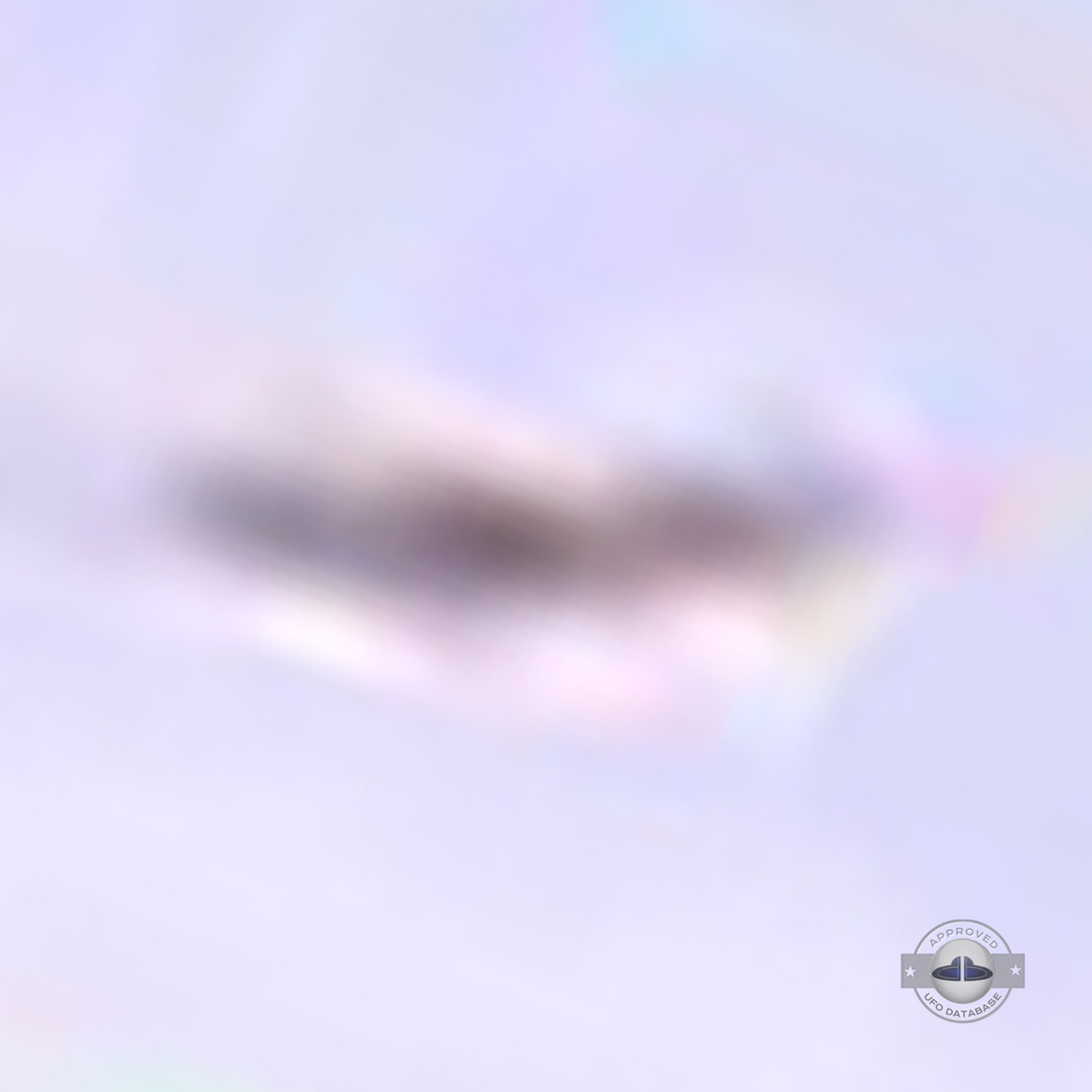 UFO seen passing over Kids in Baghdad, Iraq | April 03 2004 UFO Picture #199-6