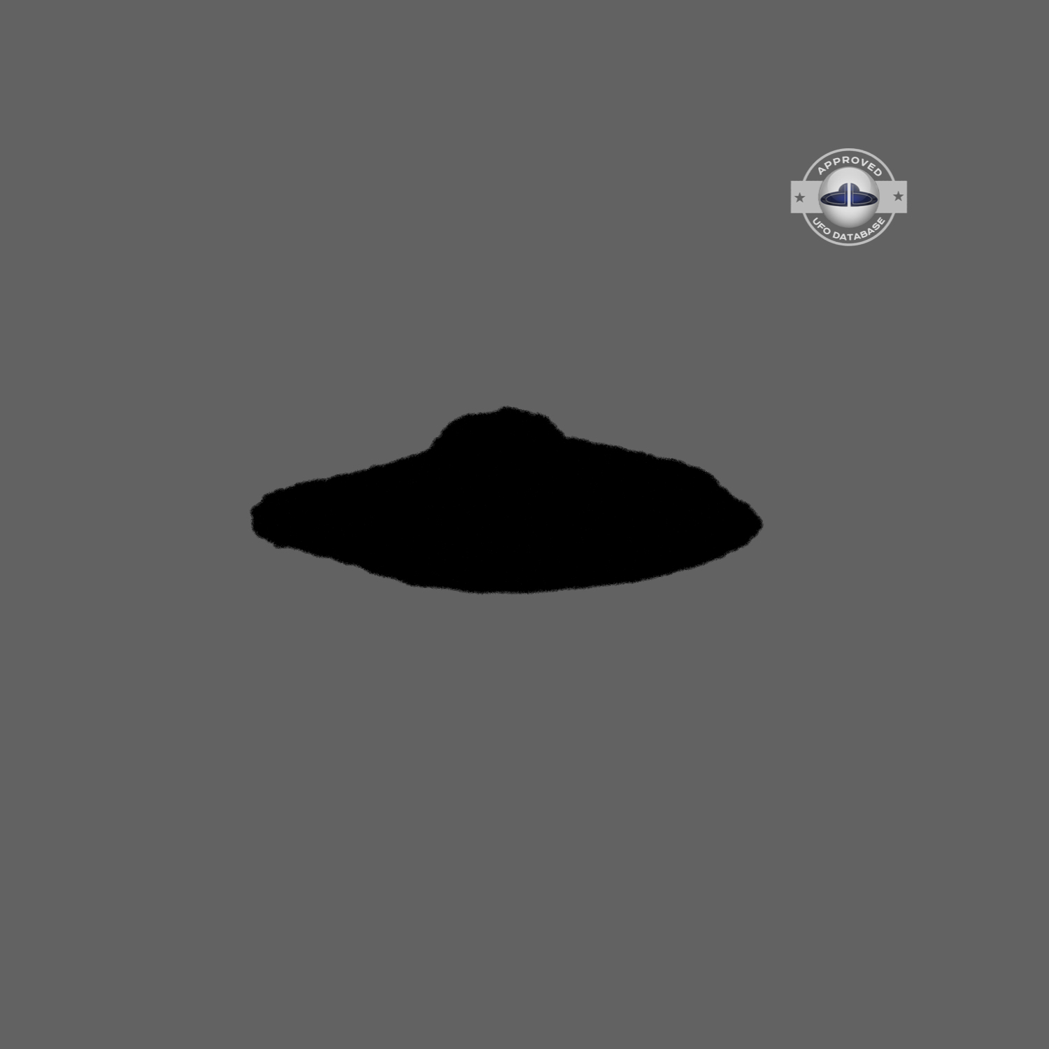 UFO over electric line in grey sky - UFO picture taken in Valcheta UFO Picture #20-5
