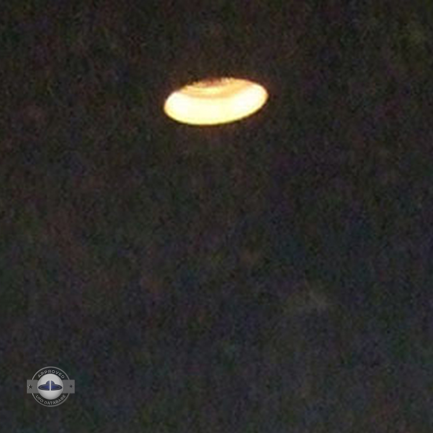 Light Orange glowing UFO saucer over Nagoya, Chubu | Japan 2007 UFO Picture #201-4