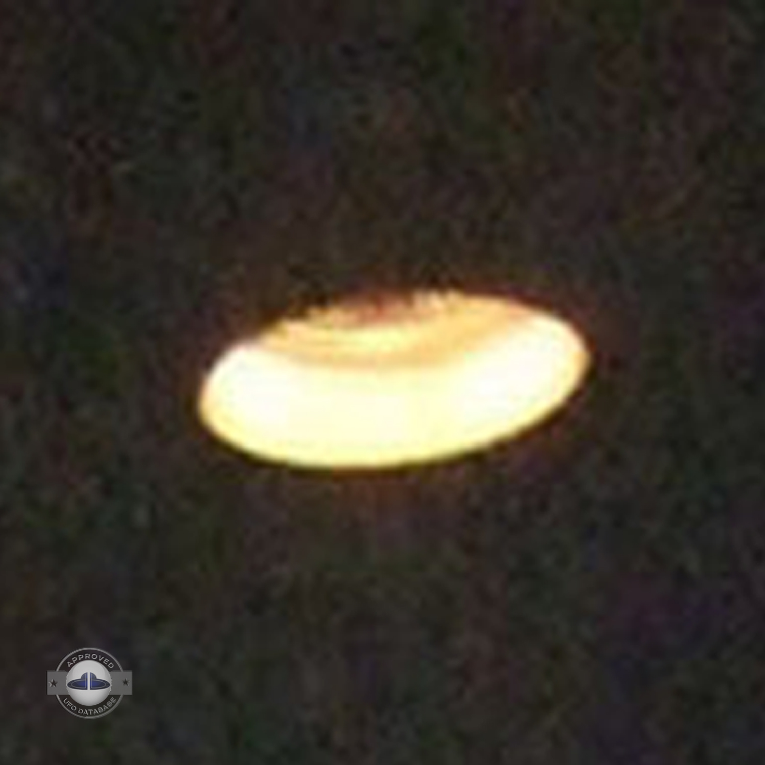 Light Orange glowing UFO saucer over Nagoya, Chubu | Japan 2007 UFO Picture #201-5