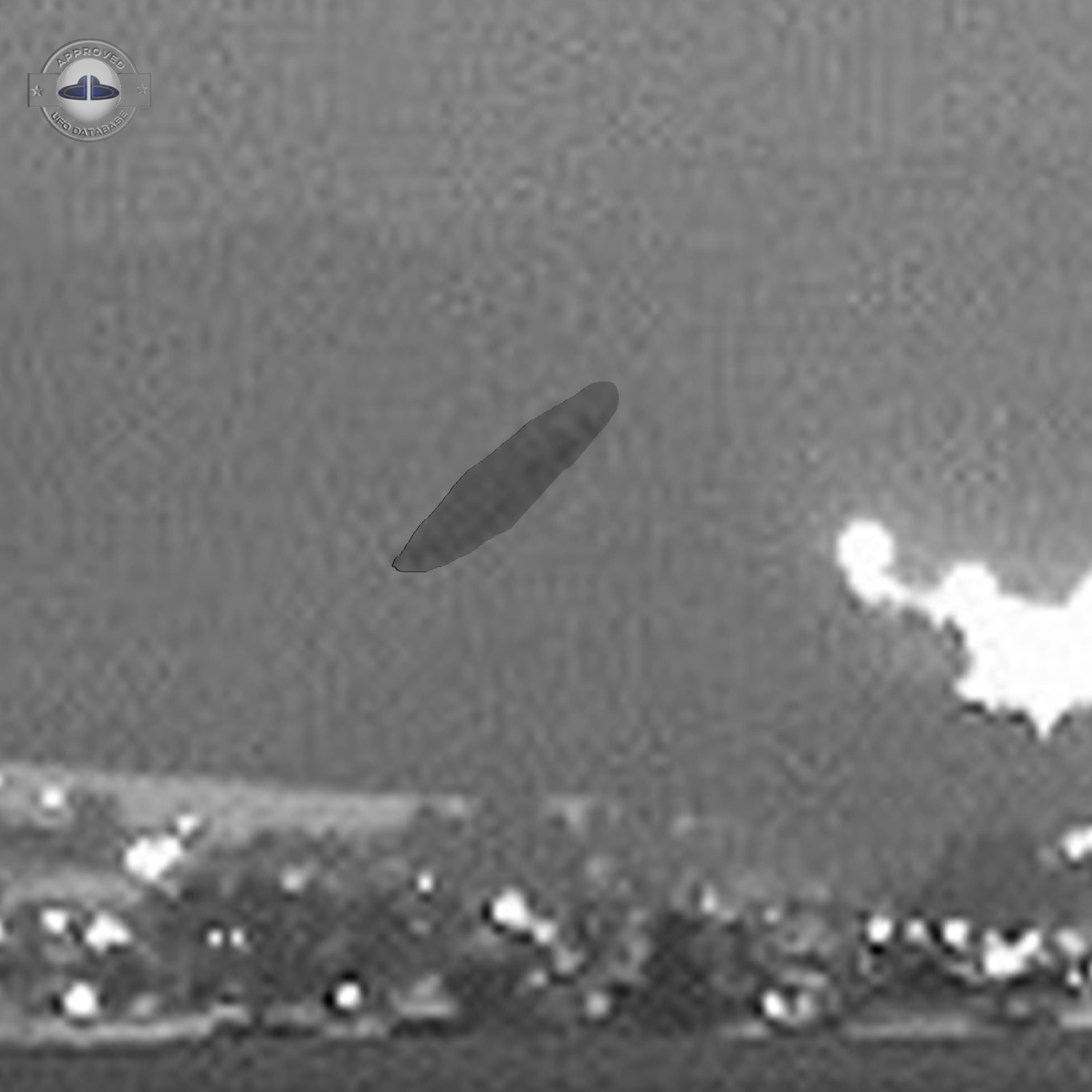 Live Cam capture of UFO USO near water surface | Geisenfeld, Germany UFO Picture #203-3