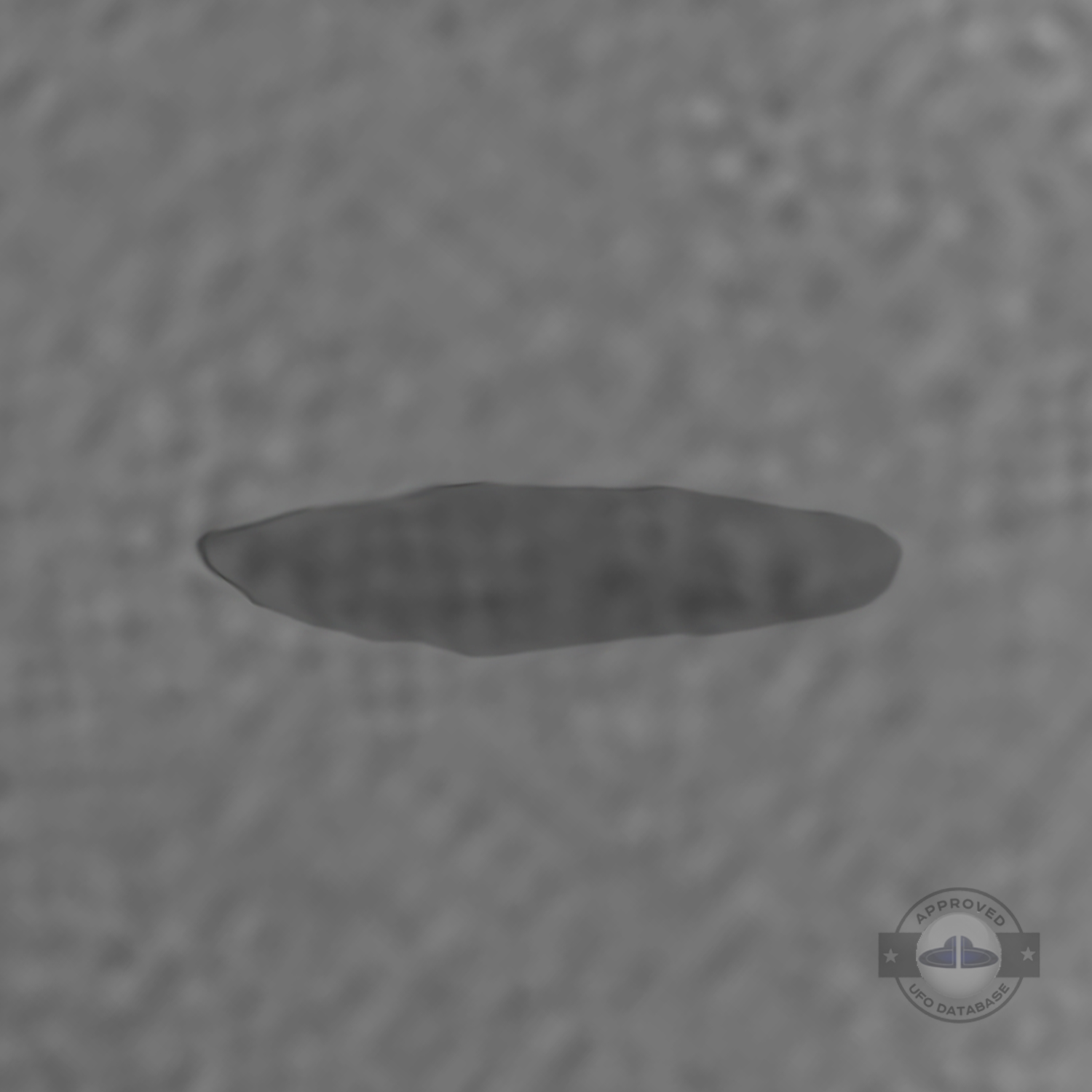 Live Cam capture of UFO USO near water surface | Geisenfeld, Germany UFO Picture #203-5