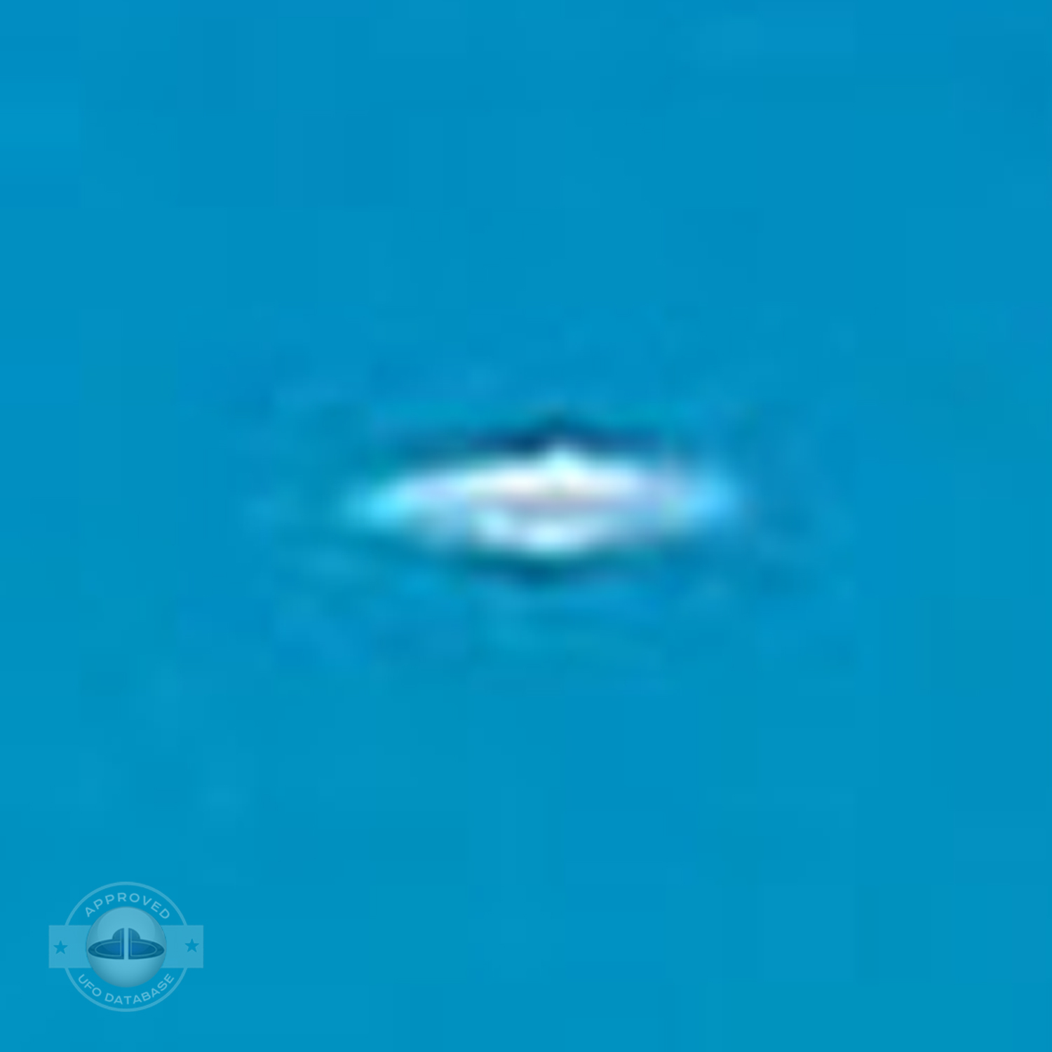 White UFO passing in cloudless turquoise sky over Sao Paulo Brazil UFO Picture #204-4