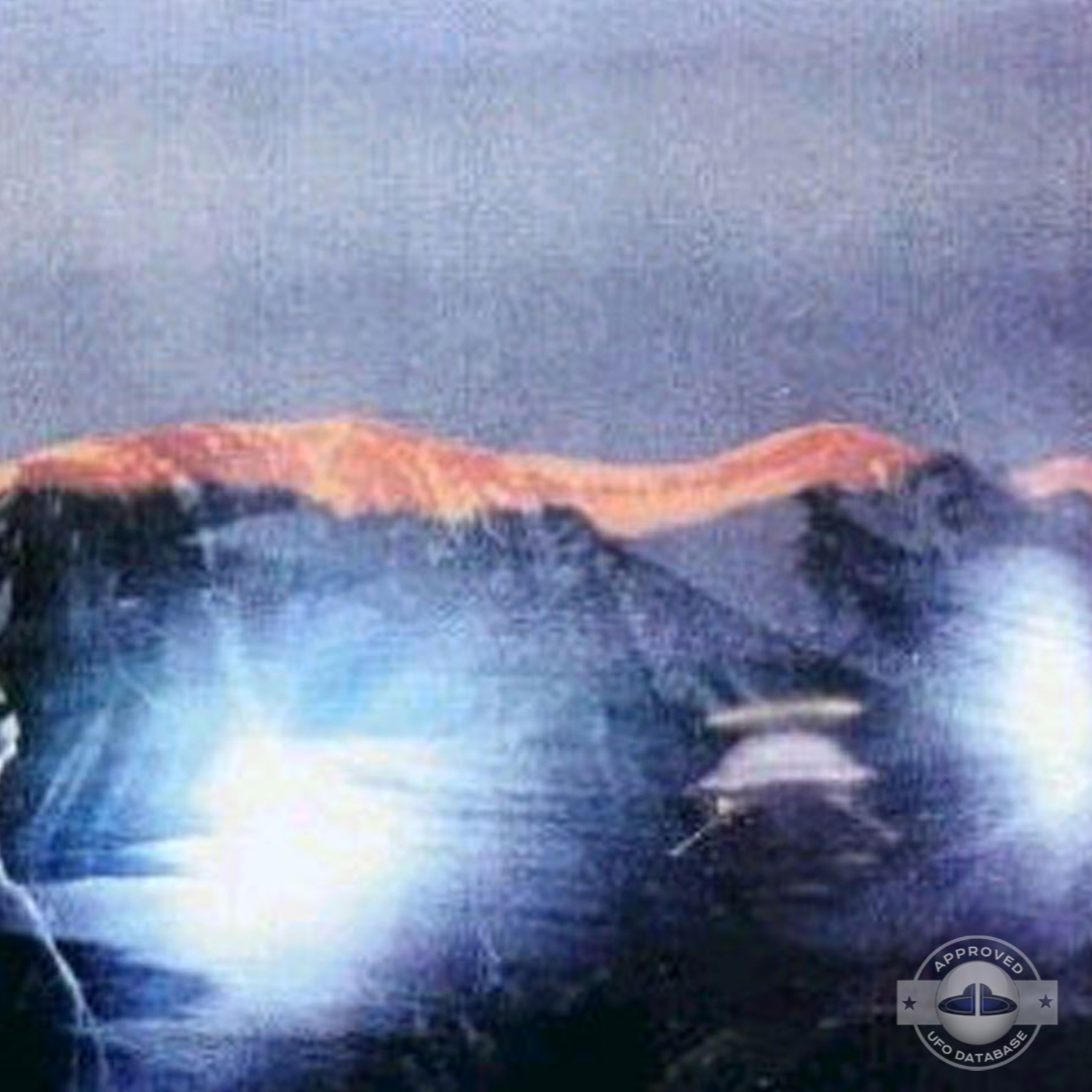 Strange picture of UFO in Las Lenas valley in the Andes mountains UFO Picture #21-2