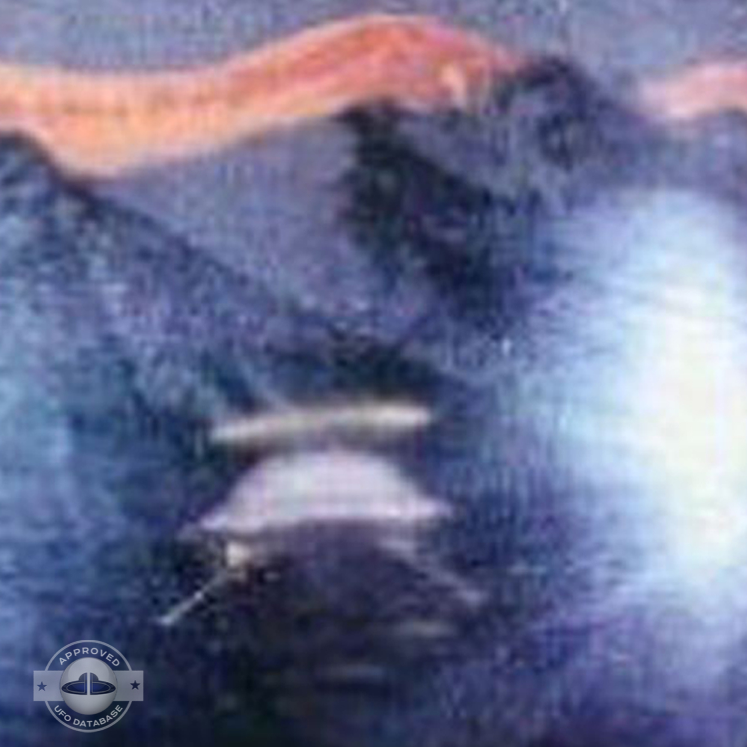 Strange picture of UFO in Las Lenas valley in the Andes mountains UFO Picture #21-3
